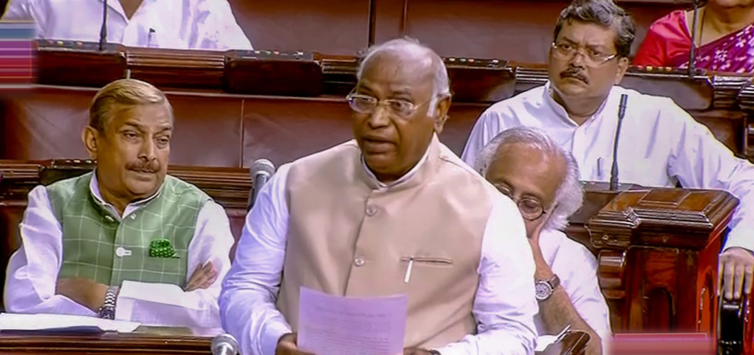 राज्यसभा में पीयूष गोयल और मल्लिकार्जुन खड़गे के बीच तीखी बहस, बोले राहुल गांधी- हम डरते नहीं