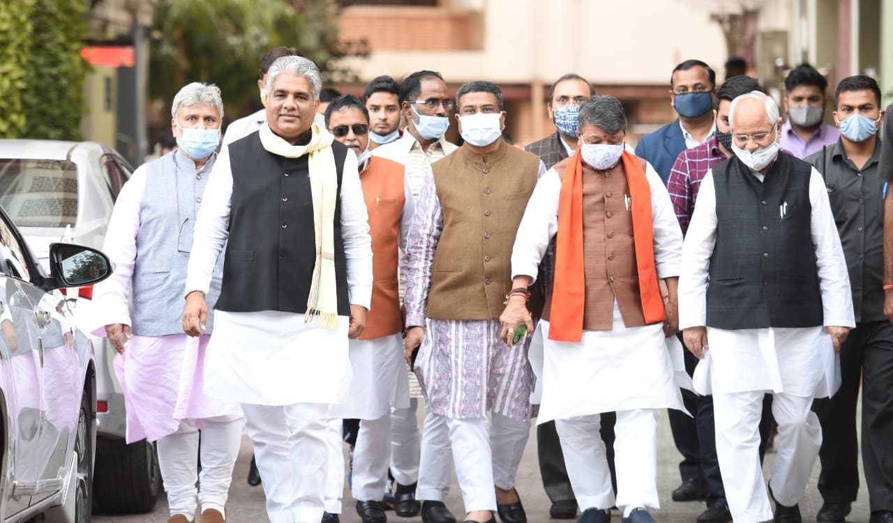 भाजपा ने निर्वाचन आयोग से बंगाल के स्थानीय निकायों में नियुक्त राजनीतिक लोगों को हटाने की मांग की