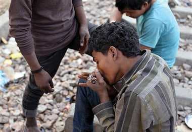 उड़ता बिहार: छोटे शहरों में भी बोनफिक्स बना रहा बच्चों को अपना शिकार, हेरोइन से भी होता है अधिक खतरनाक