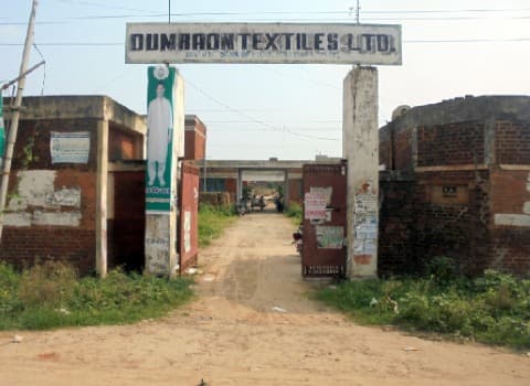 डुमरांव में उद्योगों-धंधों के बंद होने से युवाओं के सुनहरे सपनों पर लगा ग्रहण