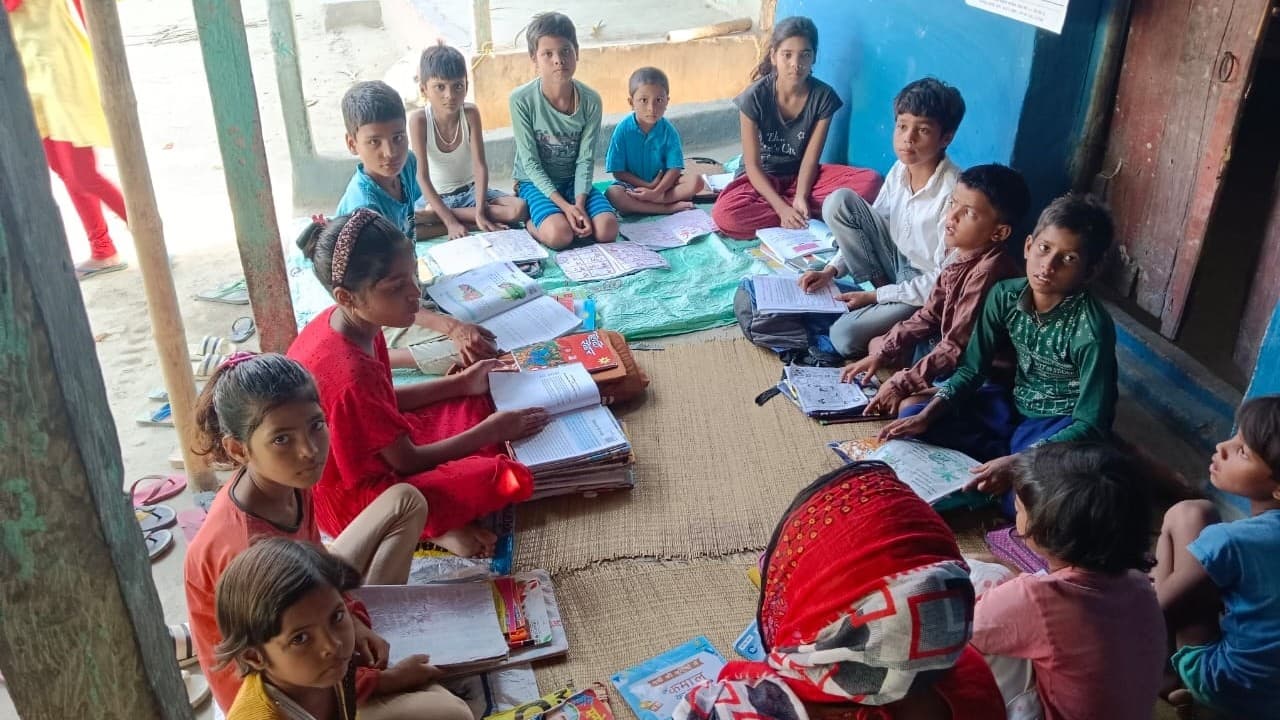 जीविका दीदियो ने संवारा बिहार के बच्चों का भविष्य, अक्षर न पहचानने वाले बच्चे 30 दिन में पढ़ने लगे कहानियां