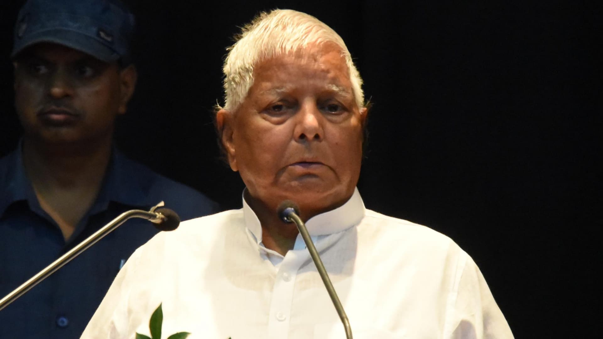 नीतीश के जीवन पर आधारित किताब के विमोचन पर बोले लालू- बिहार को हिलने-डुलने नहीं देंगे, BJP का होगा सफाया नीतीश के जीवन पर आधारित किताब के विमोचन पर बोले लालू- बिहार को हिलने-डुलने नहीं देंगे, BJP का होगा सफाया
