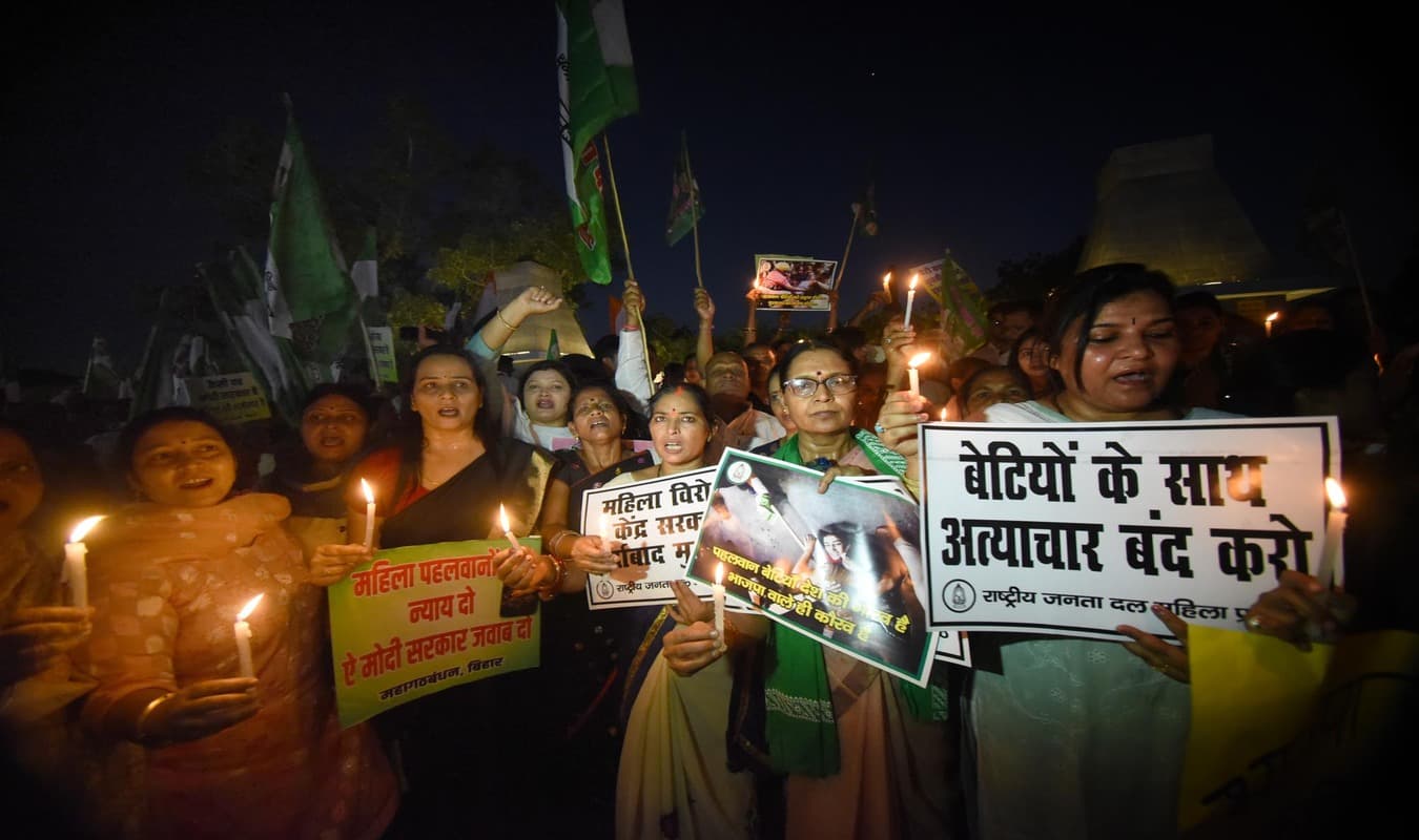 पटना में महिला पहलवानों के समर्थन में निकला कैंडल मार्च, बृजभूषण शरण सिंह की गिरफ्तारी की मांग