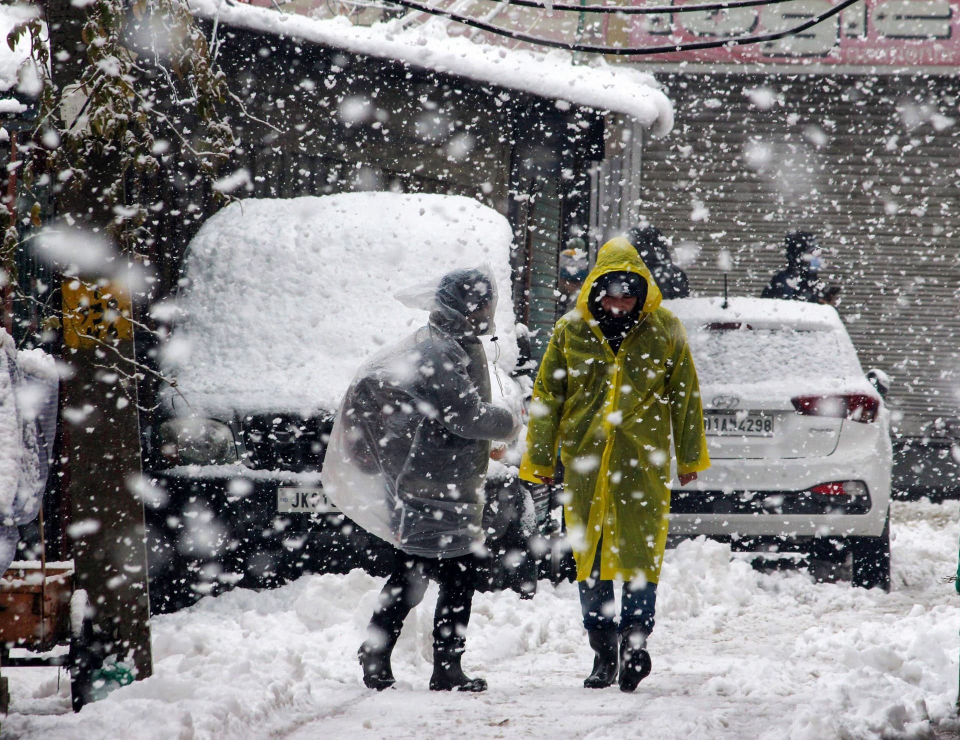 Weather Alert : 20 साल बाद कश्मीर घाटी में हुई इतनी भारी बर्फबारी, राष्ट्रीय राजमार्ग बंद, अलर्ट जारी
