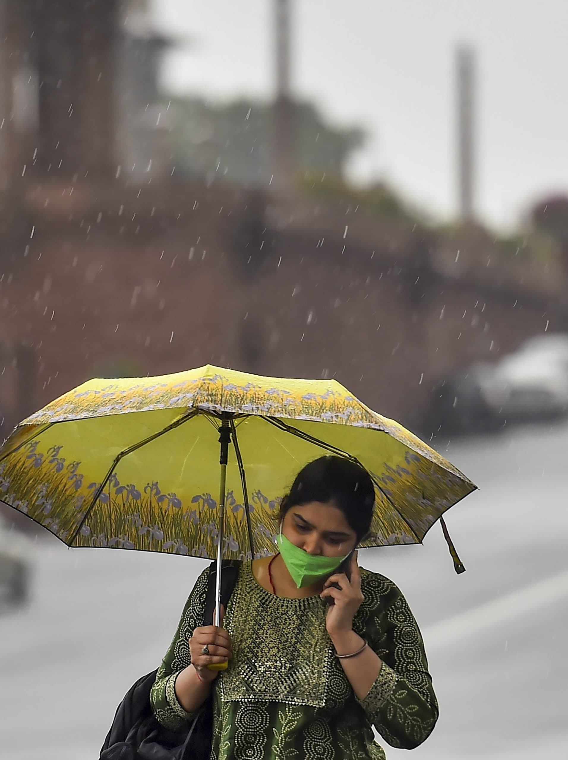 Weather Forecast: चक्रवात को लेकर अलर्ट जारी, जानें यूपी-बिहार-दिल्ली सहित अन्‍य राज्य के मौसम का हाल