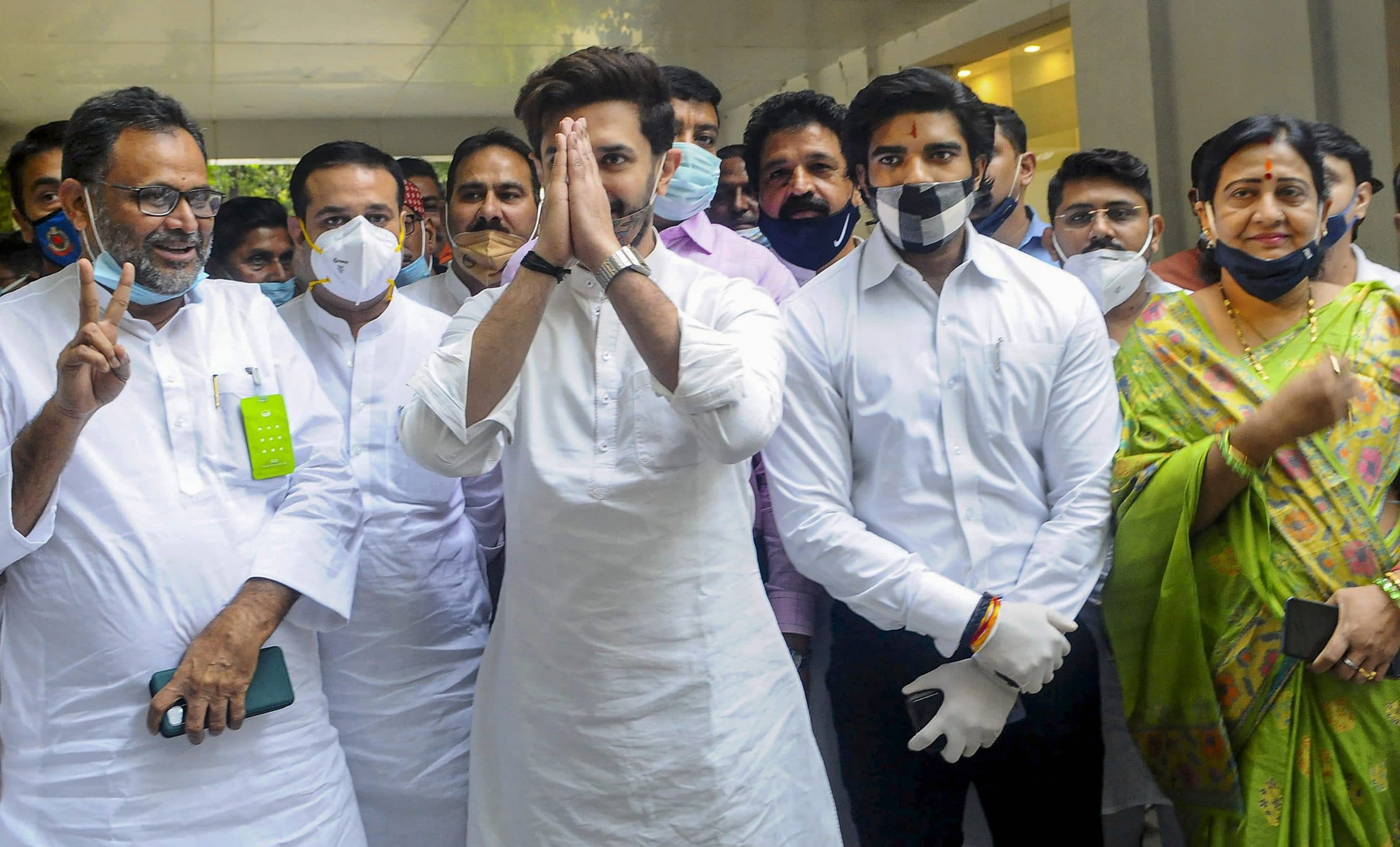 Bihar Assembly Election 2020: BJP की चेतावनी के बावजूद LJP का ‘मोदी प्रेम’ जारी, नए पोस्टर में PM मोदी के साथ बिहार को बदलने की बात