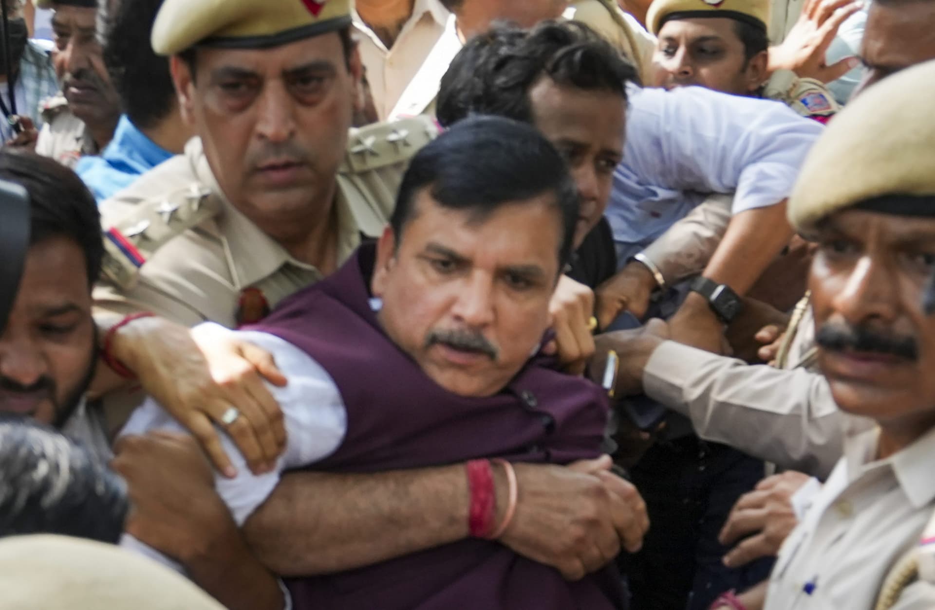 'आप' सांसद संजय सिंह 5 दिन की ED रिमांड पर, कोर्ट से निकलकर कहा- मोदी जितना अत्याचार करें...