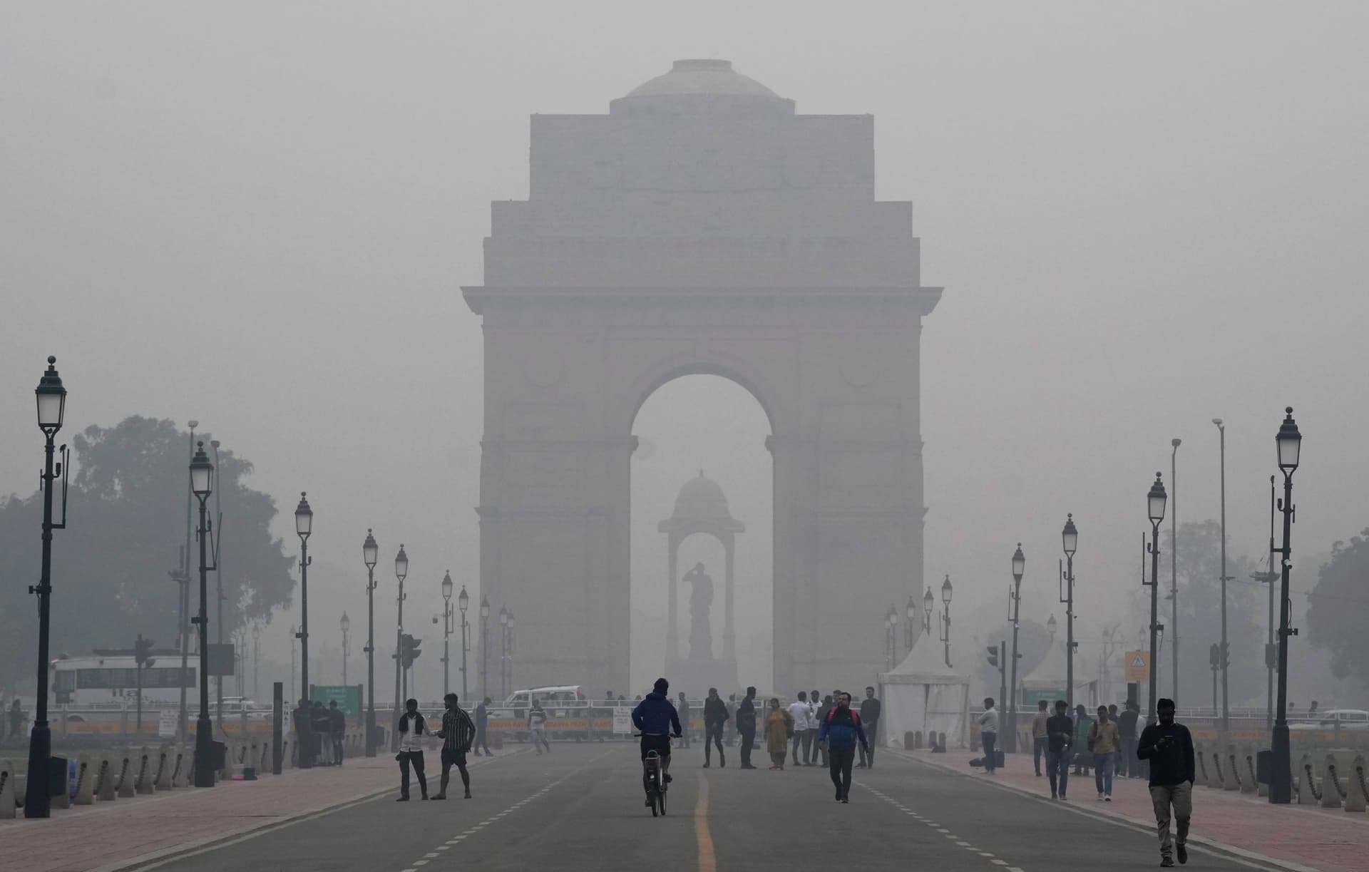 प्रदूषण से दिल्ली का बुरा हाल, बिहार-झारखंड की हवा भी हो रही है जहरीली, जानें कितना है AQI