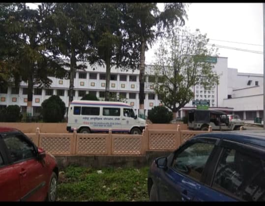 विदेश से लौटे थे बीएयू के तीन अधिकारी आराम से घूमते रहे कैंपस, दो को पुलिस रिम्स लेकर पहुंची