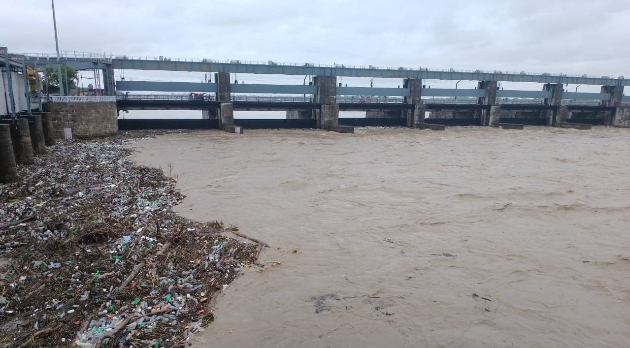 Bihar Weather: नेपाल में बारिश से गंडक नदी उफनाई, गोपालगंज व यूपी के समीपवर्ती क्षेत्रों में मचाएगी तबाही