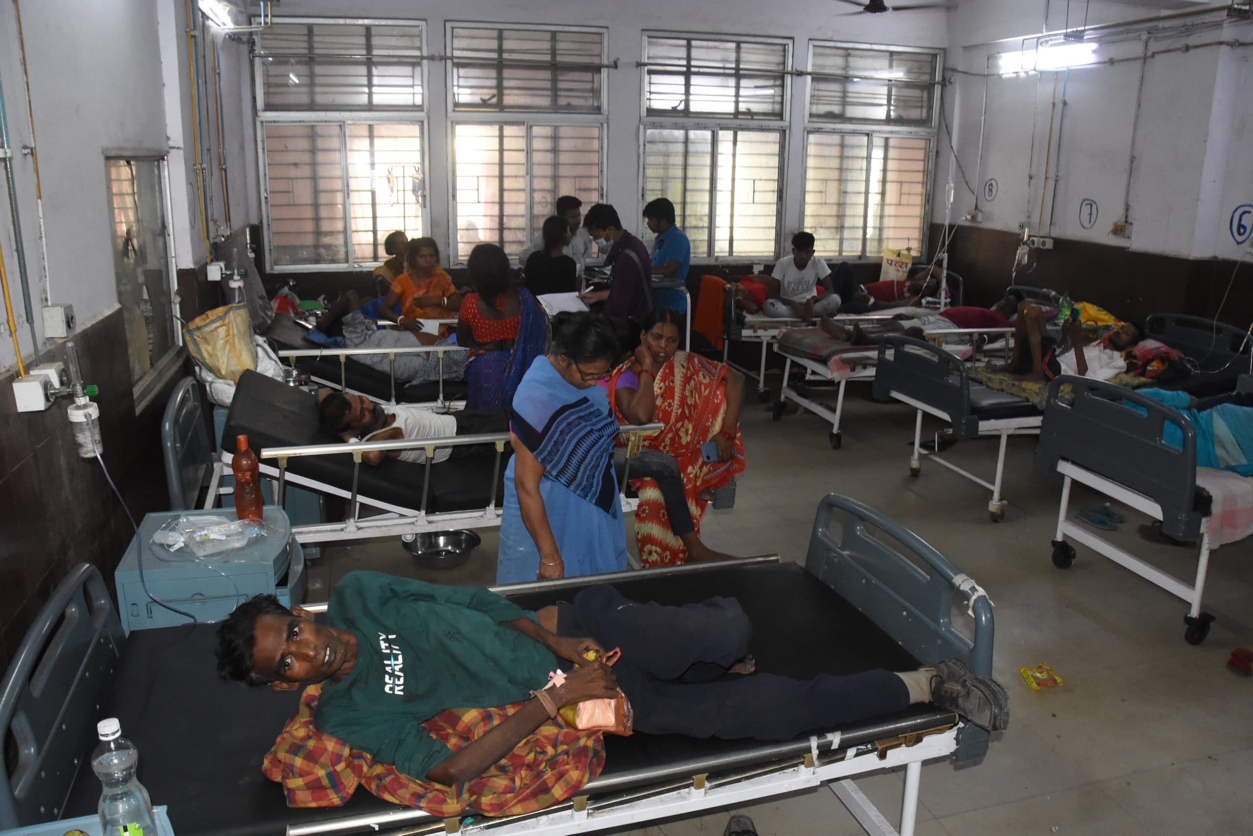 धनबाद: पारा चढ़ते ही बीपी, दस्त, उल्टी के मरीज बढ़े, मेडिसिन विभाग में 210 बेड फुल