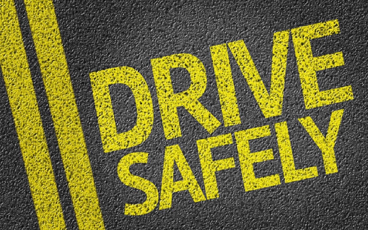 Safe Driving Tips: ड्राइविंग के दौरान क्या करें...क्या ना करें? कुछ महत्वपूर्ण टिप्स