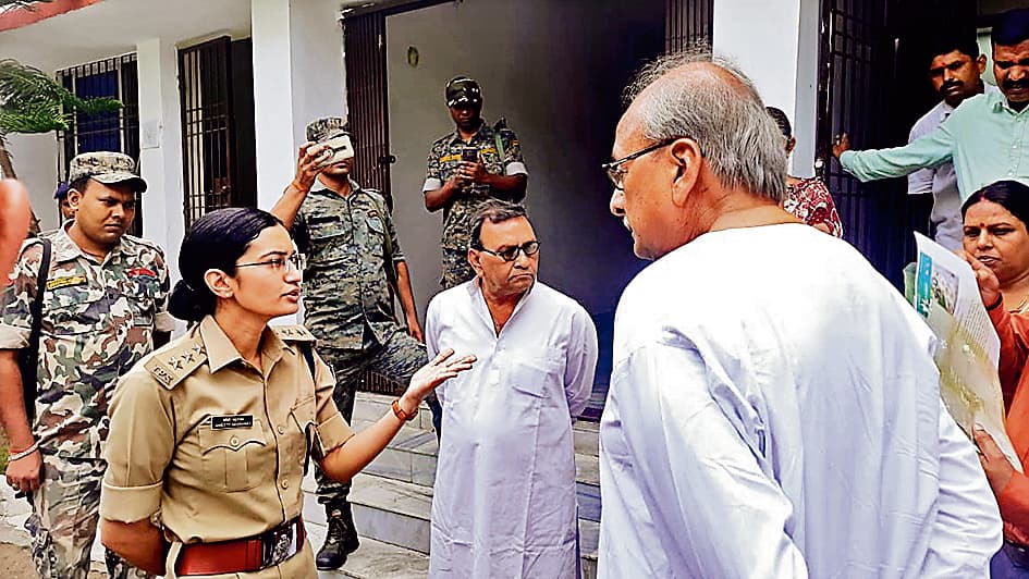 Bihar: IPS स्वीटी ने कहा- हम आवास पर किसी से नहीं मिलते, पूर्व राज्यपाल ने लगा दी क्लास, जानें क्या कहा...