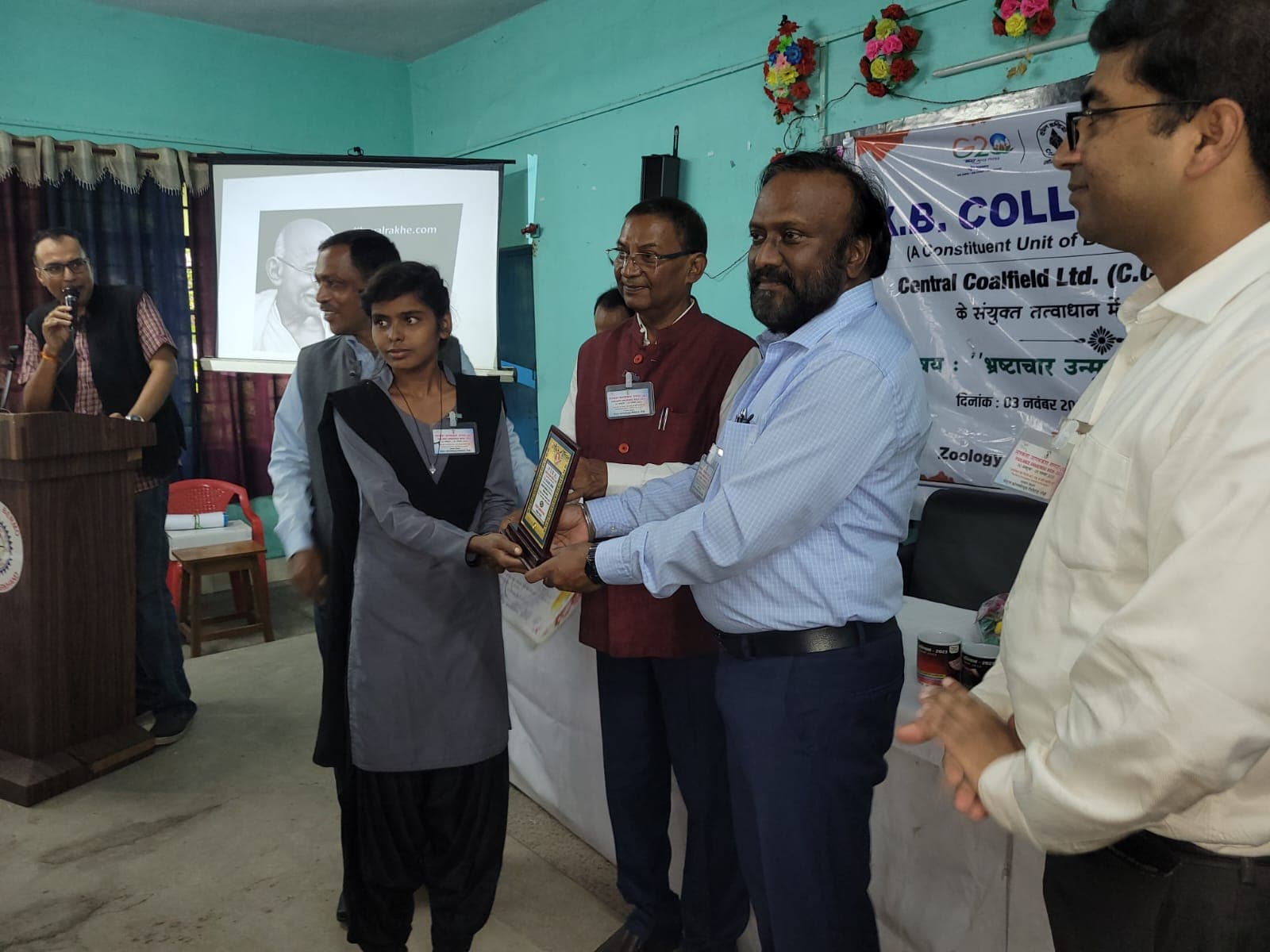 केबी कॉलेज बेरमो में निबंध, कविता एवं स्लोगन प्रतियोगिता का आयोजन