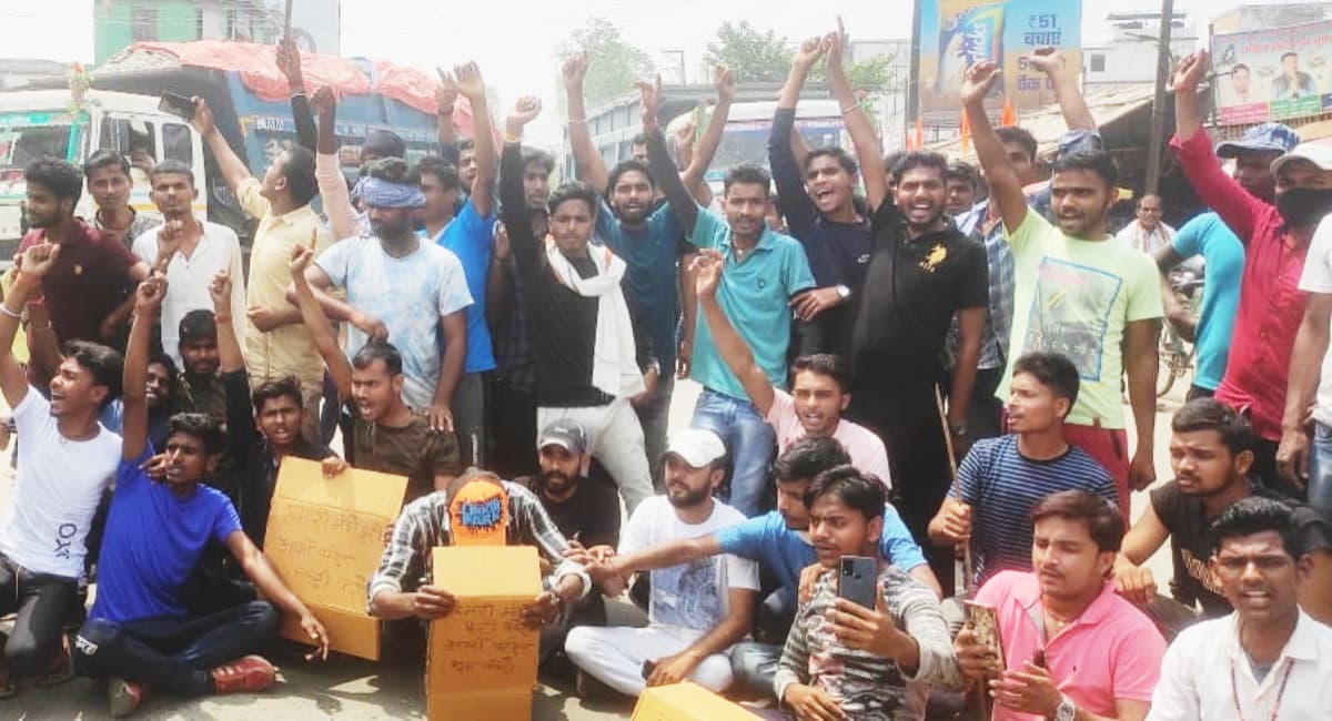 शिक्षक नियुक्ति नियमावली के खिलाफ धरना प्रदर्शन शुरू, अभ्यर्थियों का घेरा डालो- डेरा डालो आंदोलन कल से