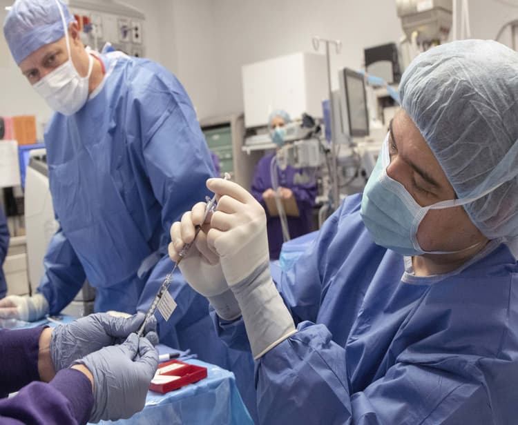 CoronaVirus : 'ट्रायल दवा' से कोरोना वायरस से पीड़ित मरीजों के इलाज में चीनी डॉक्‍टरों को मिल रही सफलता