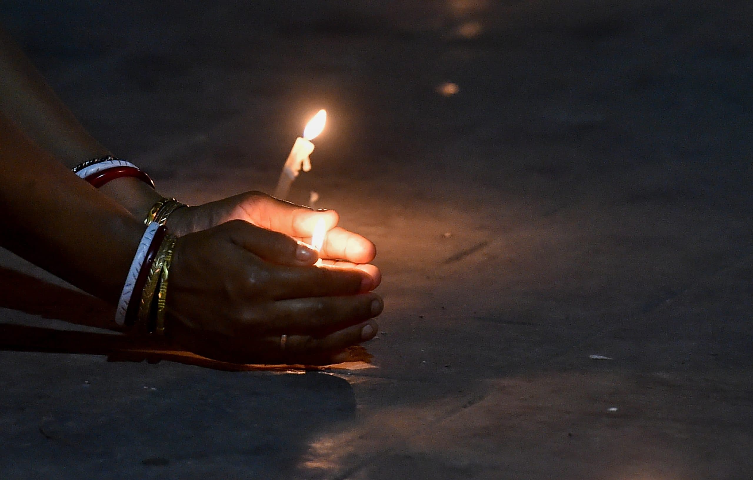 बंगाल में 9 मिनट में जलाये गये 6 करोड़ रुपये के पटाखे, प्रदूषण लेवल 6 गुणा बढ़ा, 98 गिरफ्तार