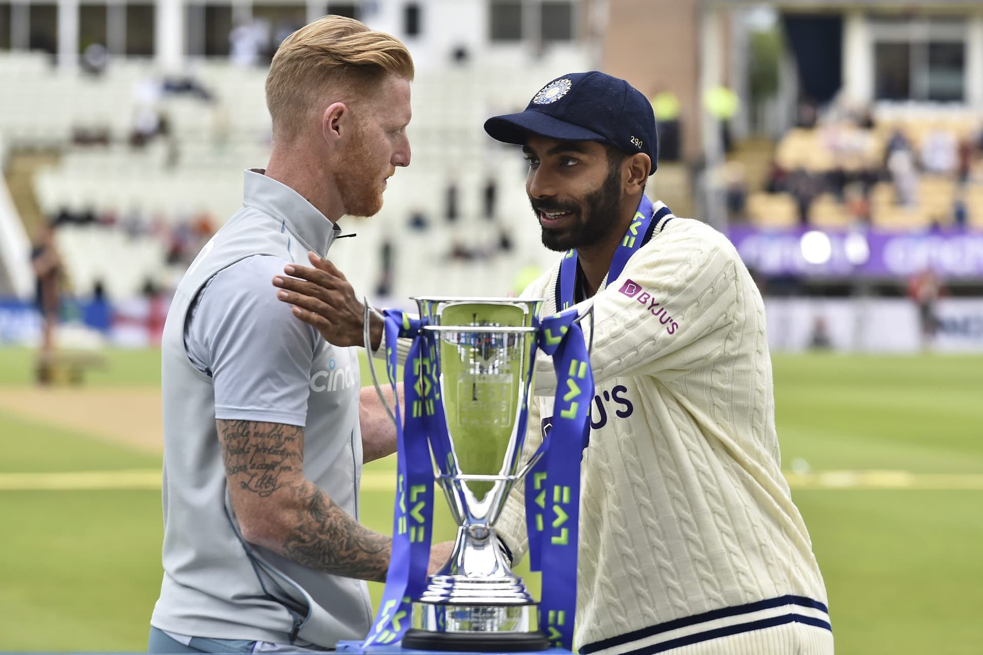 IND vs ENG Test: टीम इंडिया की हार पर प्रतिक्रियाओं की बाढ़, वीरेंद्र सहवाग ने की बल्लेबाजों की खिंचाई