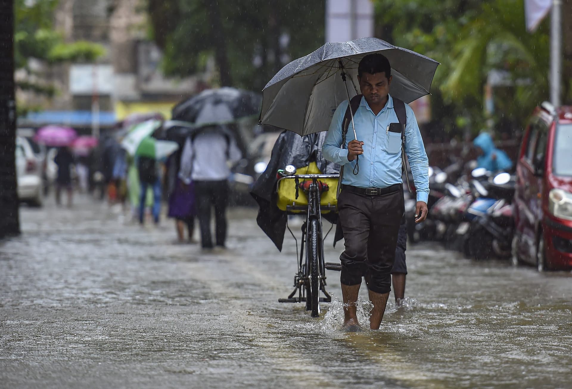 मुंबई में होगी भारी बारिश, महाराष्ट्र के इन इलाकों में येलो अलर्ट के साथ-साथ ऑरेंज अलर्ट, जानें अपडेट
