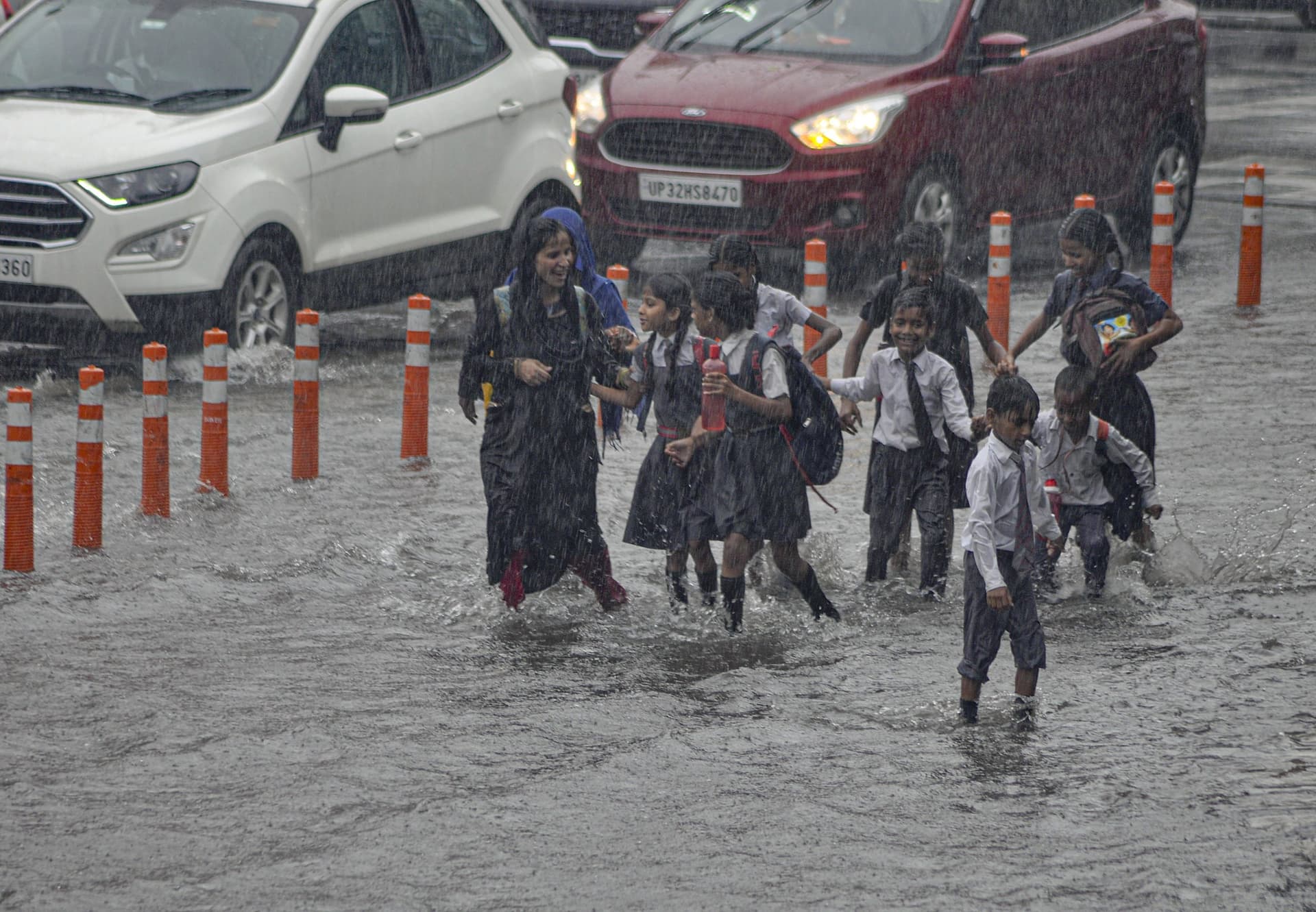 Weather News: गुजरात में होगी भारी बारिश, जानें यूपी-बिहार सहित अन्य राज्यों के मौसम का हाल