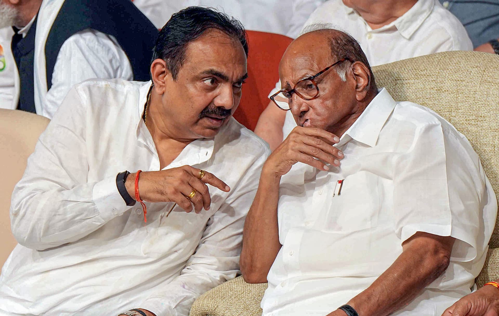 NCP Crisis : 'चुनाव चिह्न अजित के हाथों में नहीं जाने दूंगा', इस हुंकार के साथ दिल्ली रवाना हुए शरद पवार