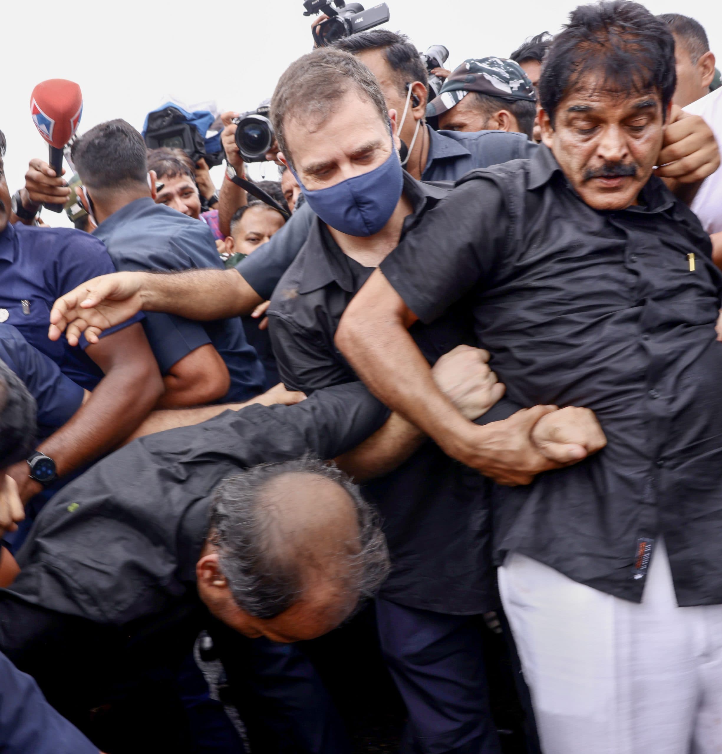 कांग्रेस का विरोध-प्रदर्शन : दिल्ली पुलिस ने दर्ज किया मामला, जानें ताजा अपडेट