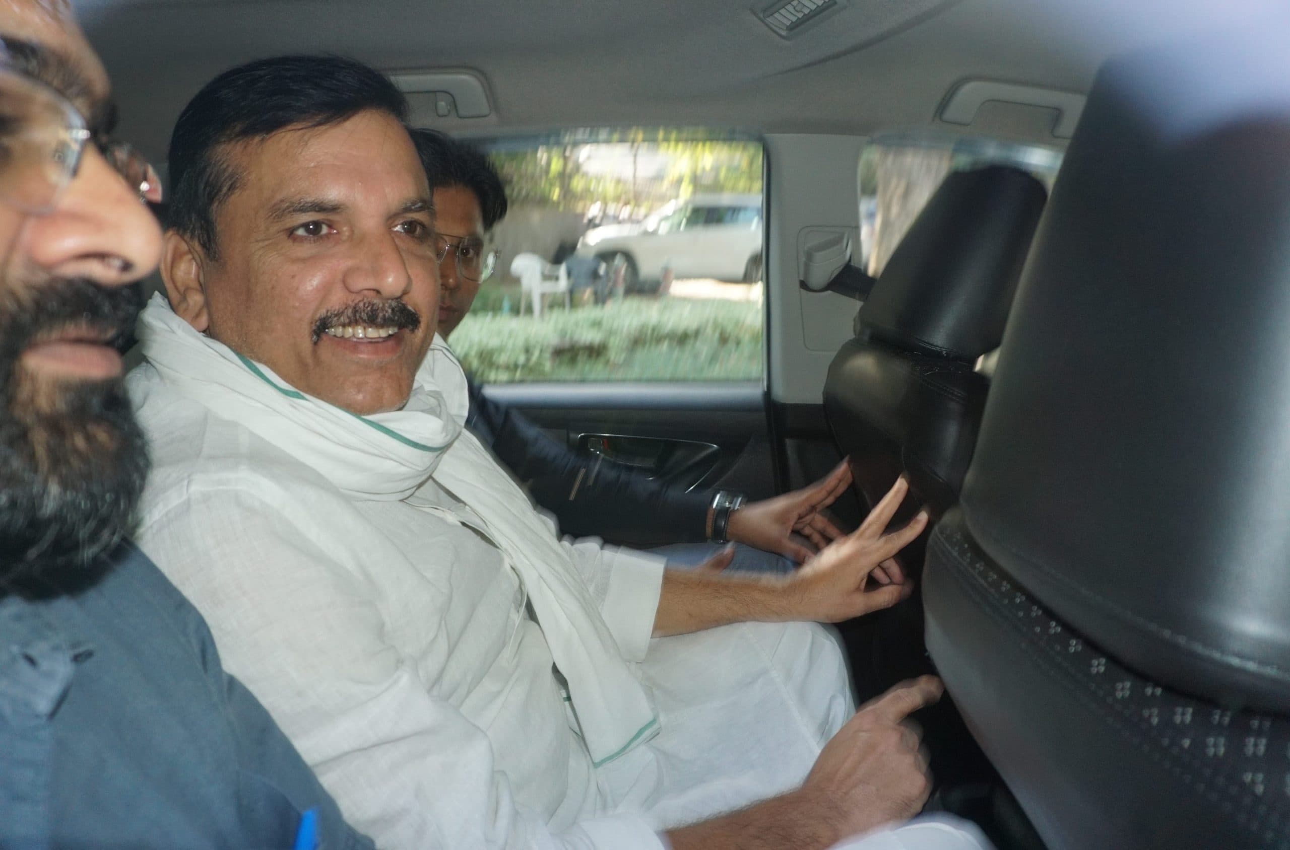 Sanjay Singh Bail: सबूतों से छेड़छाड़ नहीं, बिना सूचना नहीं छोड़ेंगे NCR… इन शर्तों के साथ संजय सिंह को मिली है जमानत