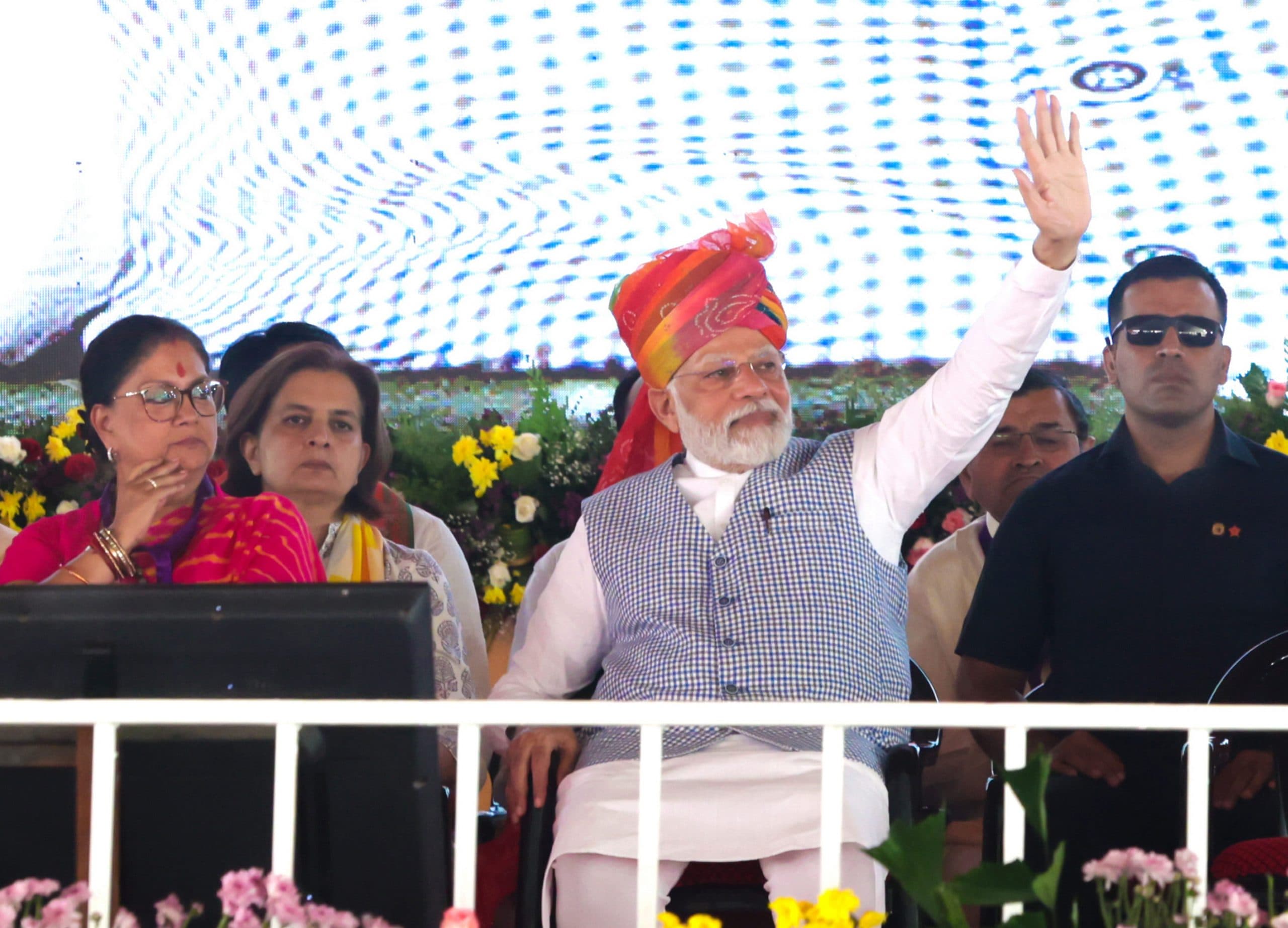 Rajasthan Election 2023 : पीएम मोदी और वसुंधरा राजे के बीच मंच पर नहीं हुई चर्चा! क्या है वजह