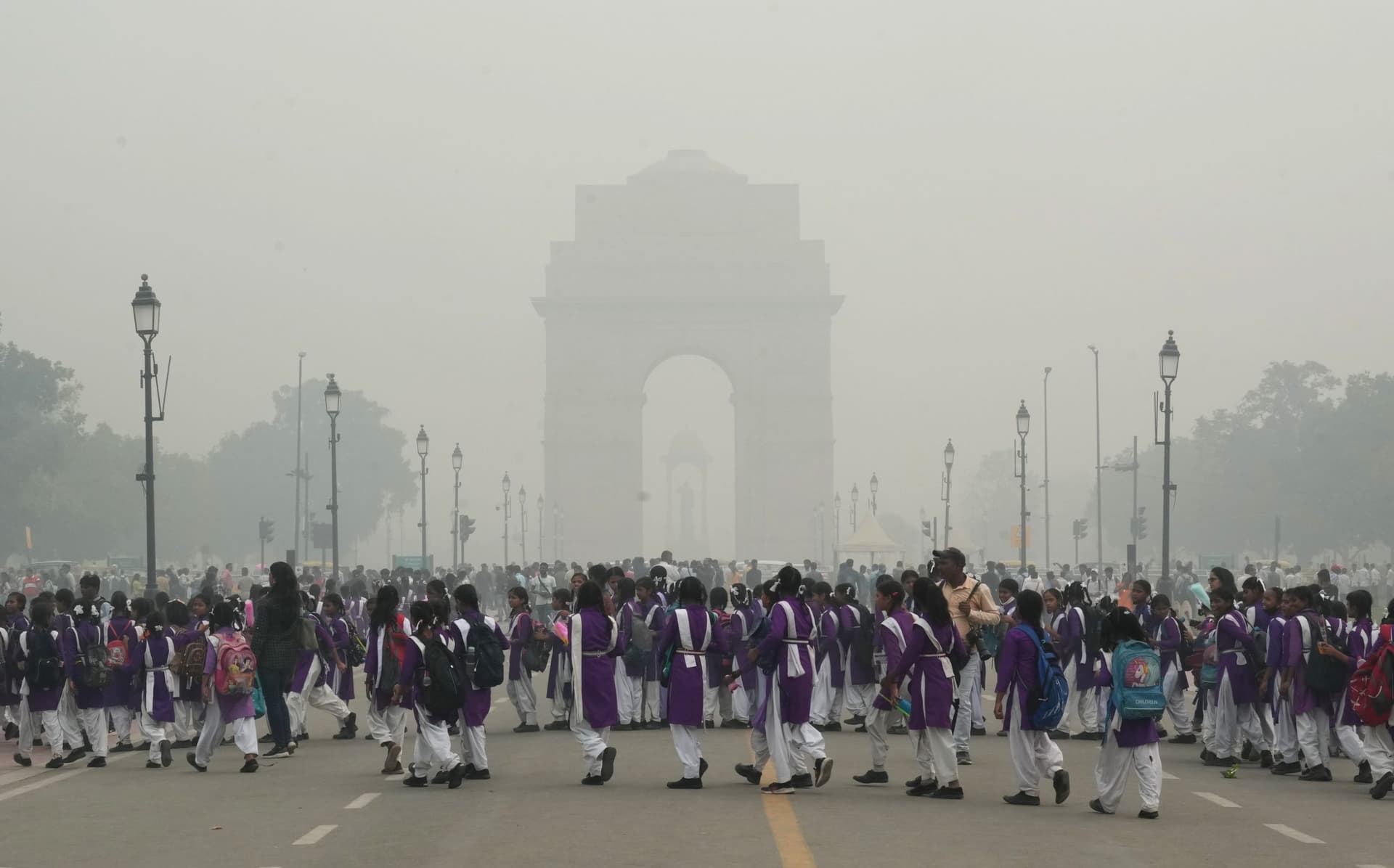 दिल्ली में ऑड-ईवन होगा लागू, स्कूल बंद, जानें केजरीवाल सरकार ने और क्या लिया फैसला