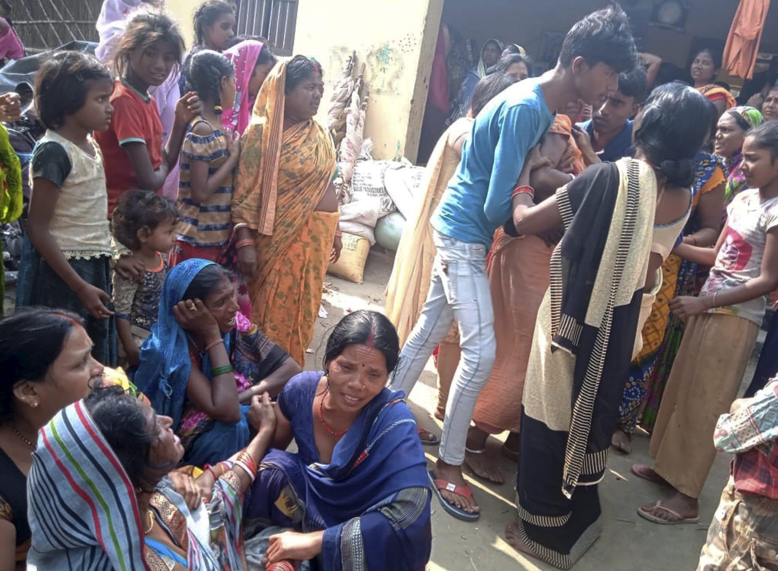 जहरीली शराब से अब तक गोपालगंज में 18 और पश्चिमी चंपारण में 16 लोगों की मौत, दो थानेदार व दो चौकीदार निलंबित