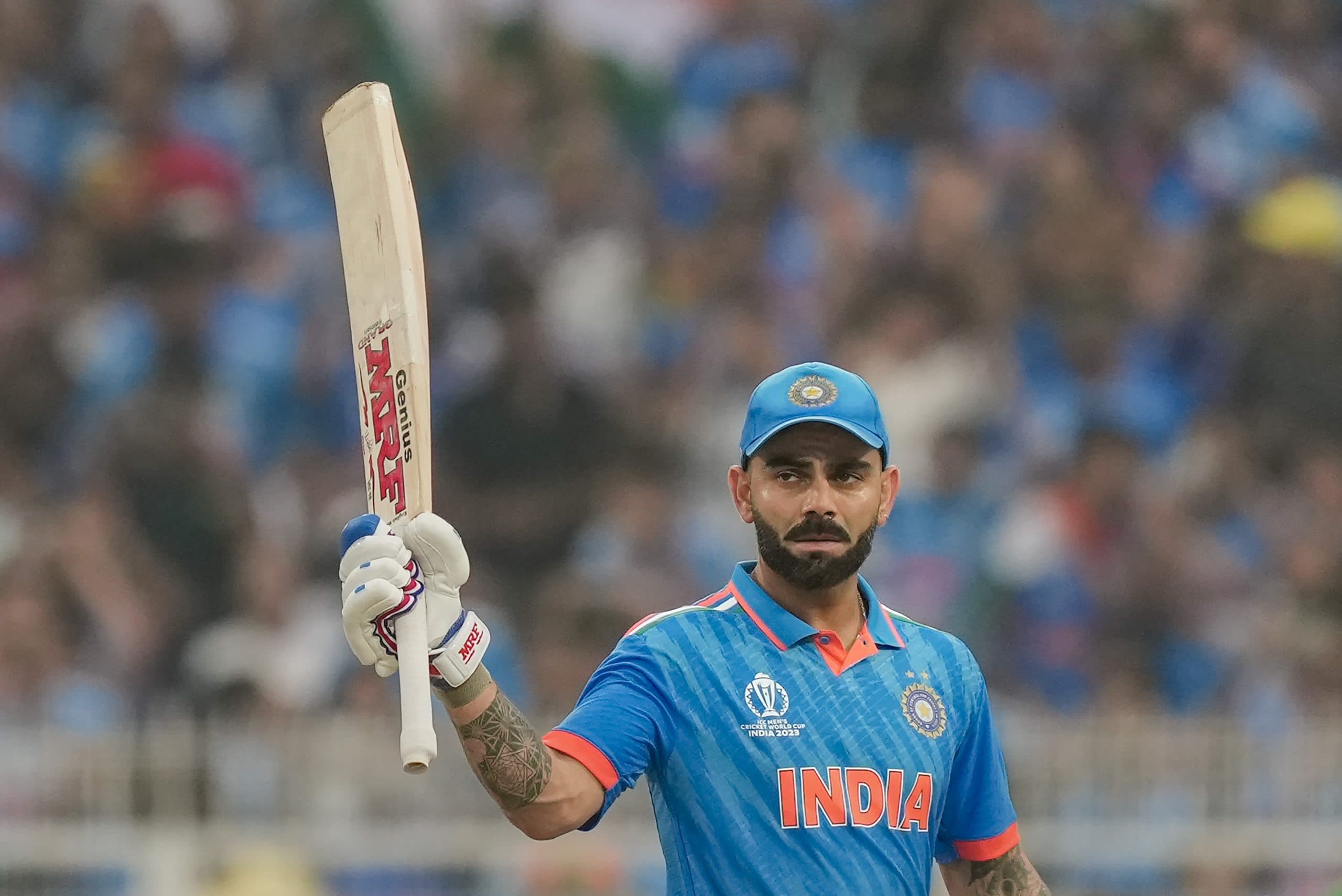 विराट कोहली ने जन्मदिन के दिन जड़ा शतक, सचिन तेंदुलकर के रिकॉर्ड की बराबरी की