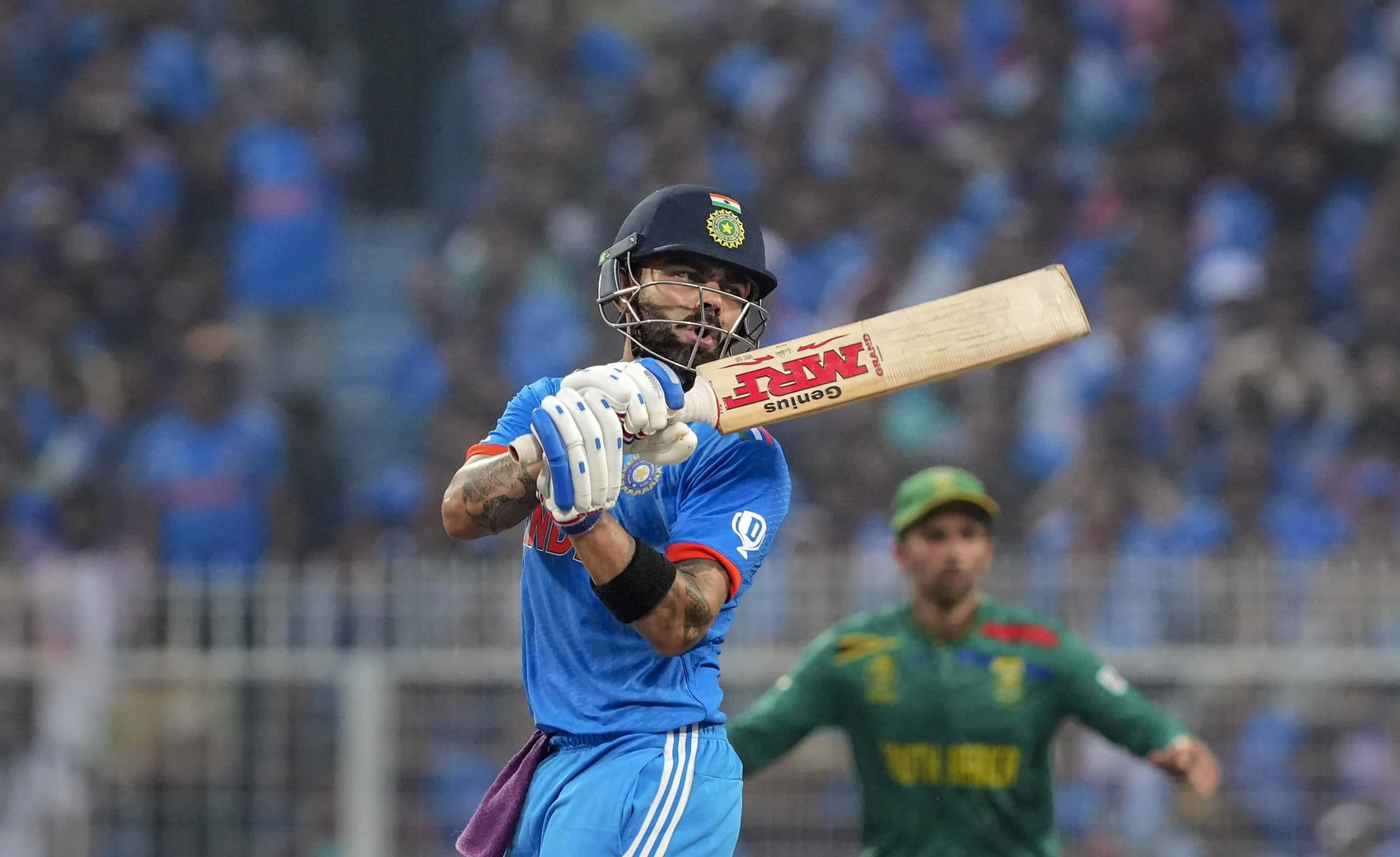 गोल्डन बैट के लिए इन खिलाड़ियों के बीच छिड़ी जंग, 'उसैन बोल्ट' की रफ्तार से भाग रहे विराट कोहली