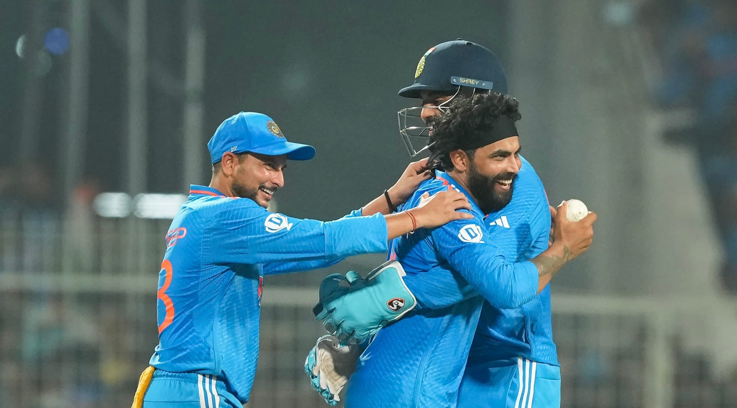 क्या गेंद पर चिप लगाकर भारतीय टीम जीत रही है मैच, हसन रजा के बयान का उड़ा मजाक