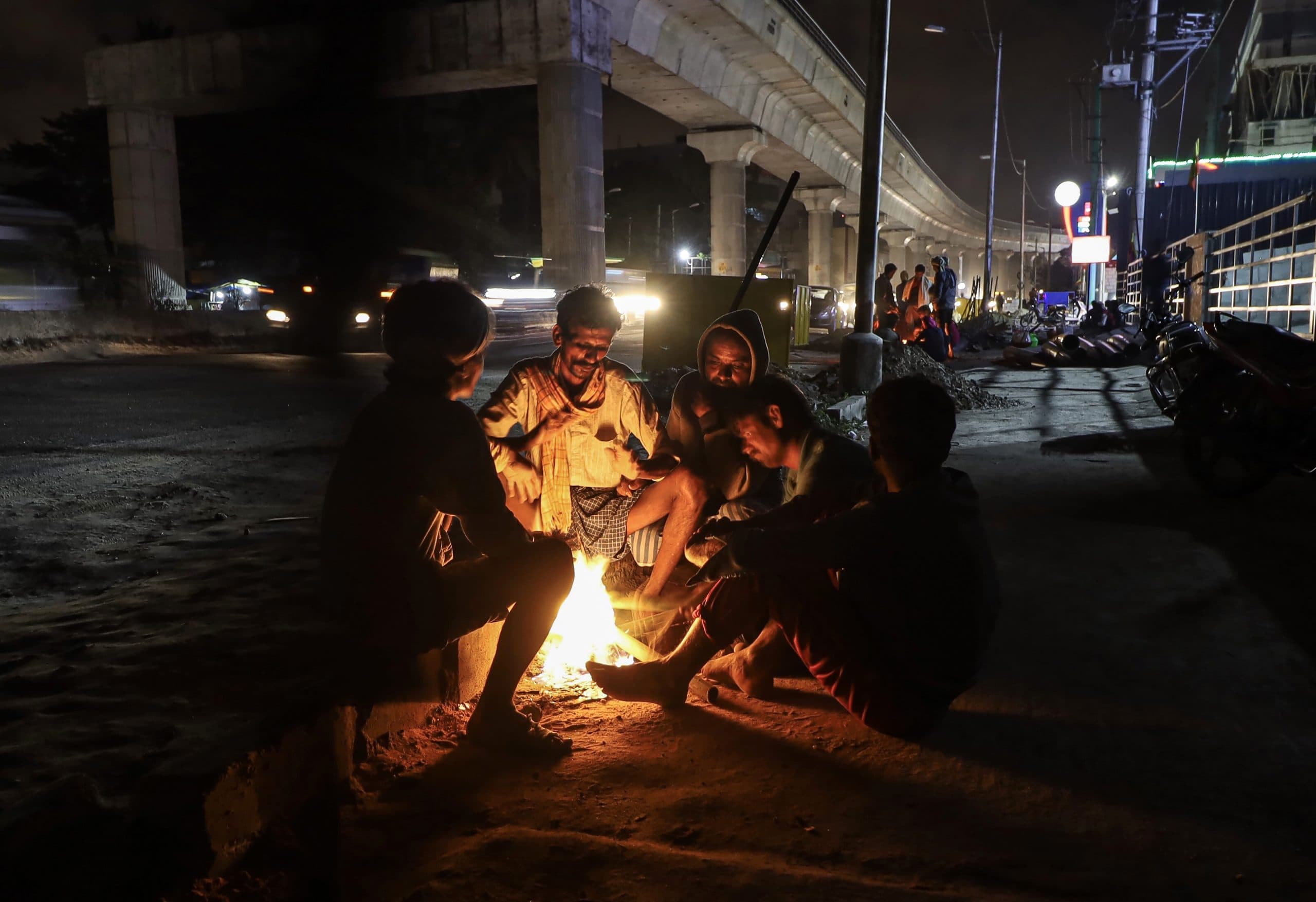 Weather Forecast Update : पुडुचेरी में भारी बारिश के कारण स्कूल बंद, पहाड़ों पर बर्फबारी की आशंका, जानिए झारखंड-यूपी-बिहार सहित अन्य राज्यों के मौसम का हाल