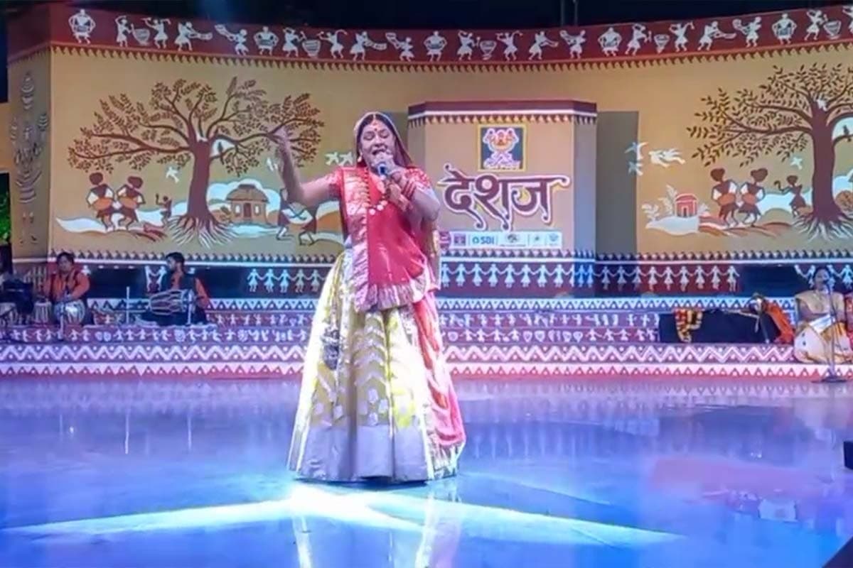 लखनऊः दिल को छू गए मालिनी अवस्थी के लोकगीत, देशज कार्यक्रम में दिखी भारतीय संस्कृति की झलक, देखें तस्वीरें