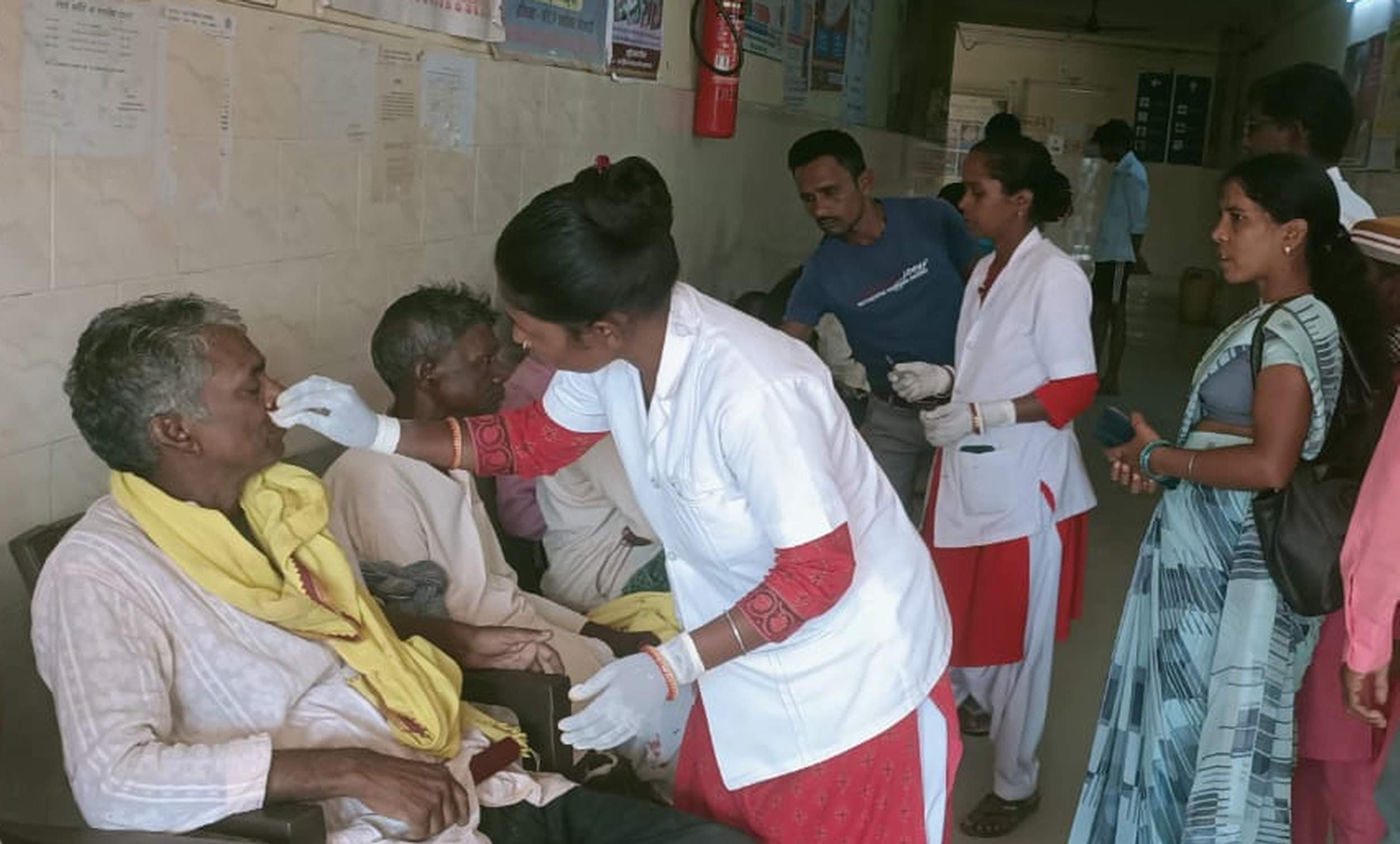 कसमार में पिकअप वैन पलटने से 15 लोग घायल, छह की स्थिति गंभीर, रिम्स और मेडिका में किया रेफर