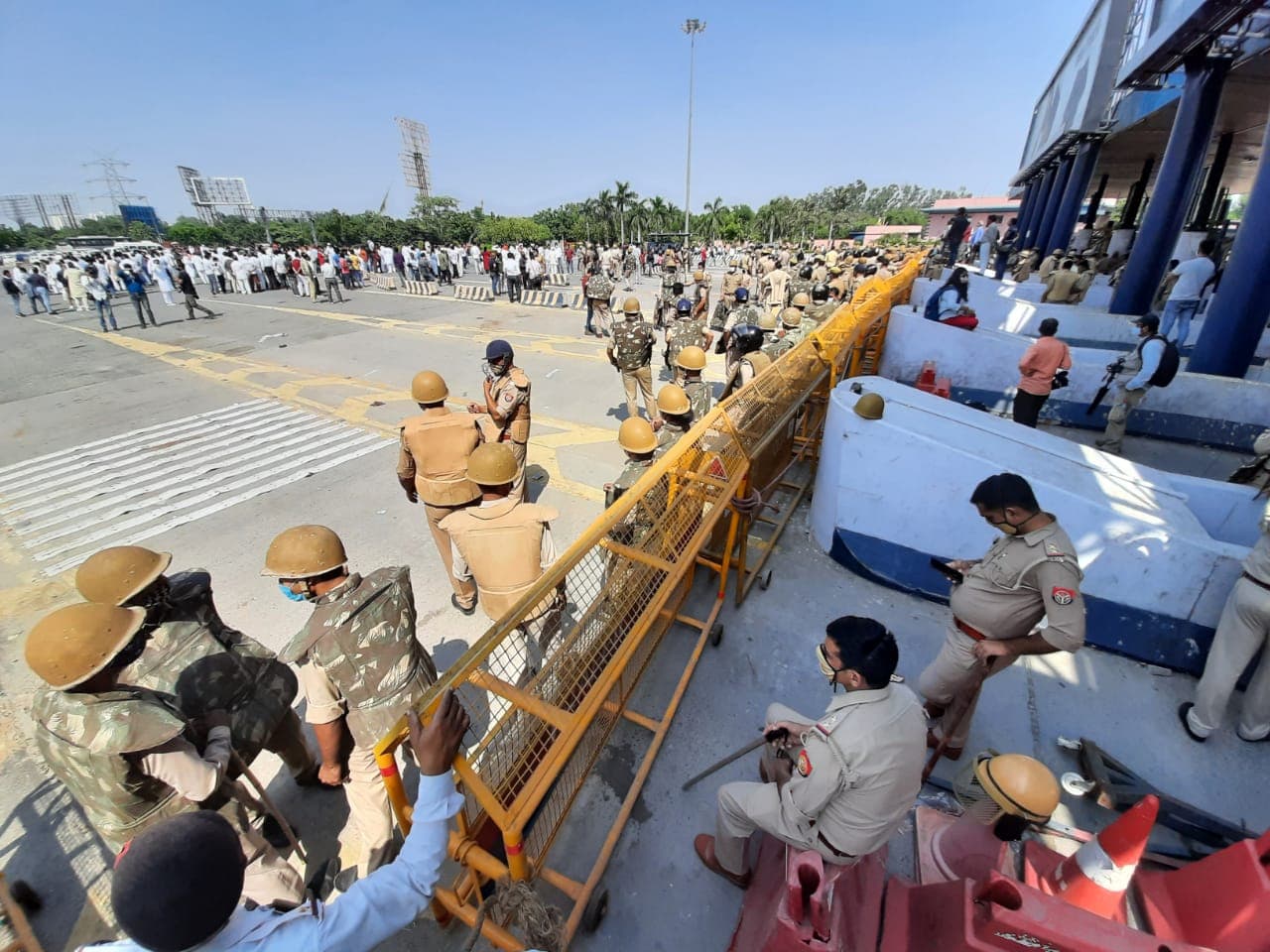 Hathras Case Live Updates: हाथरस पहुंच पीड़िता के परिवार से राहुल-प्रियंका ने की मुलाकात, बोले- न्याय दिलाने के लिए लड़ाई करेंगे