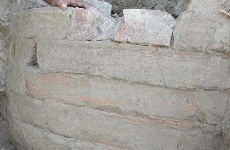 बूढी गंडक के कटाव में मिला विशेष किस्म का कुआं, पुरातत्व विभाग पता कर रहा अब ये सब कुछ...