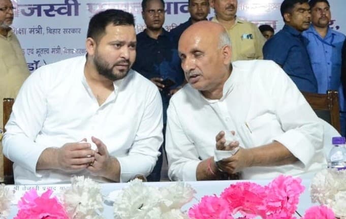 रामचरितमानस विवाद: बिहार के शिक्षा मंत्री को तेजस्वी यादव की नसीहत, जानिए किसने कहा- 'सब इशारे पर हो रहा..'