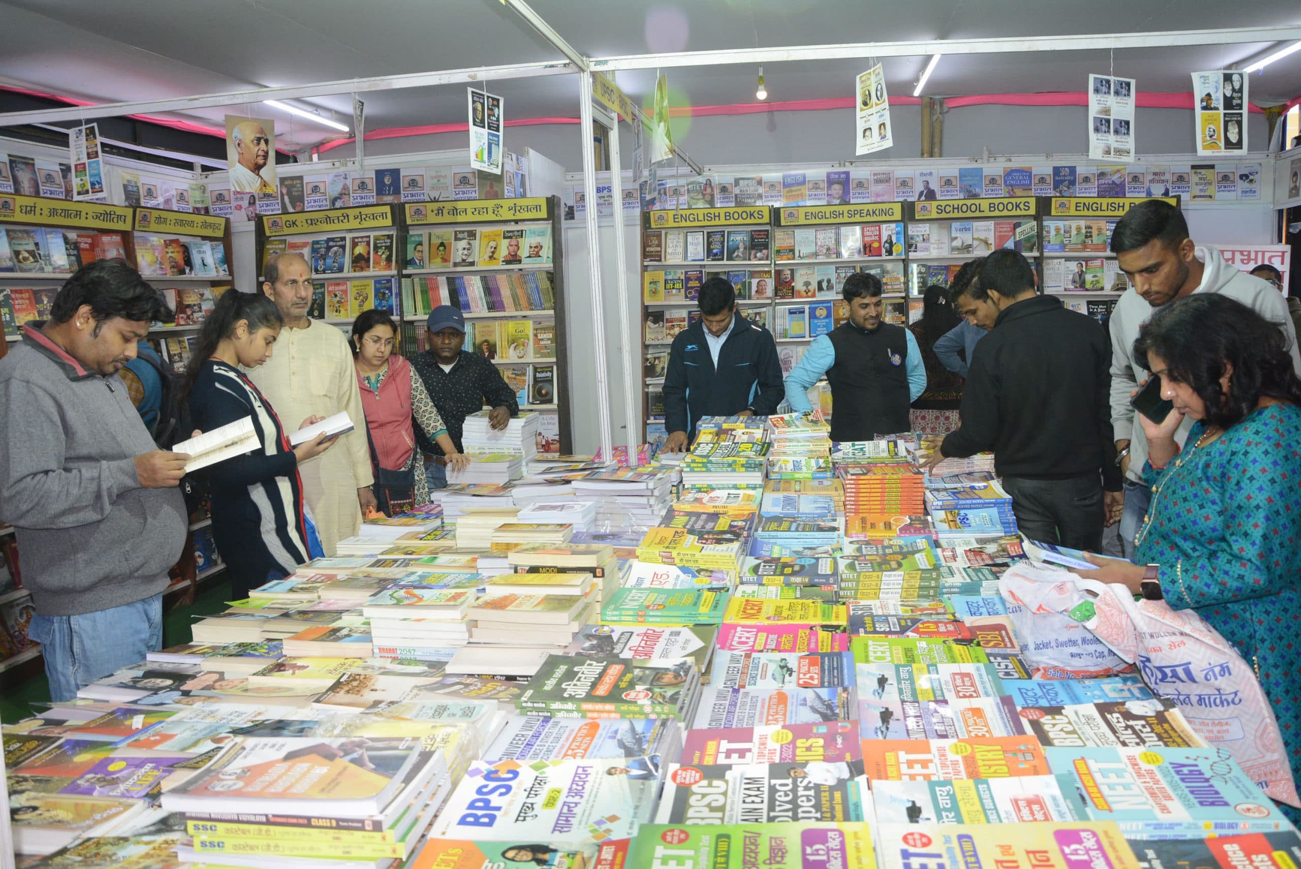 पटना पुस्तक मेला बनता जा रहा साहित्य और संस्कृति का संगम, युवाओं को अपनी कविताएं कहने का भी मिल रहा मंच