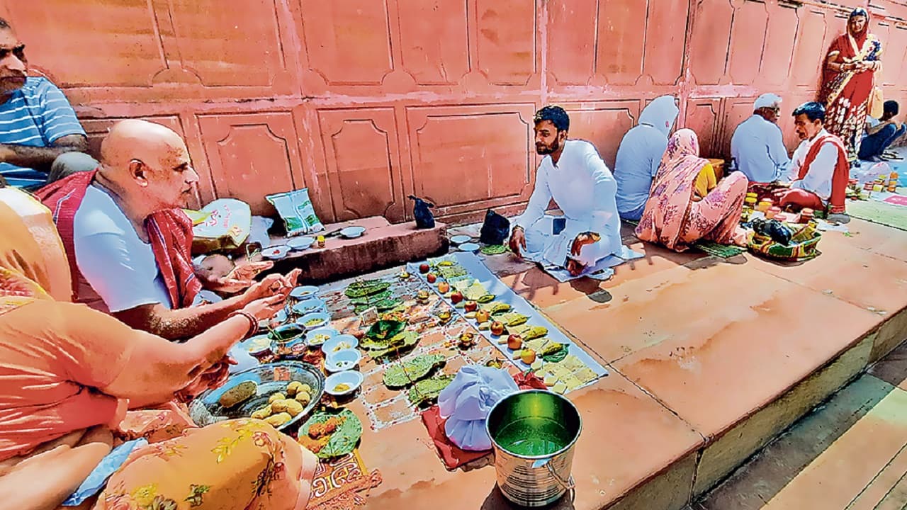 Bhadrapada Purnima 2022 Live: आज घर पर भी कर सकते है पिंडदान और तर्पण, स्नान दान के साथ जरूर करें ये काम