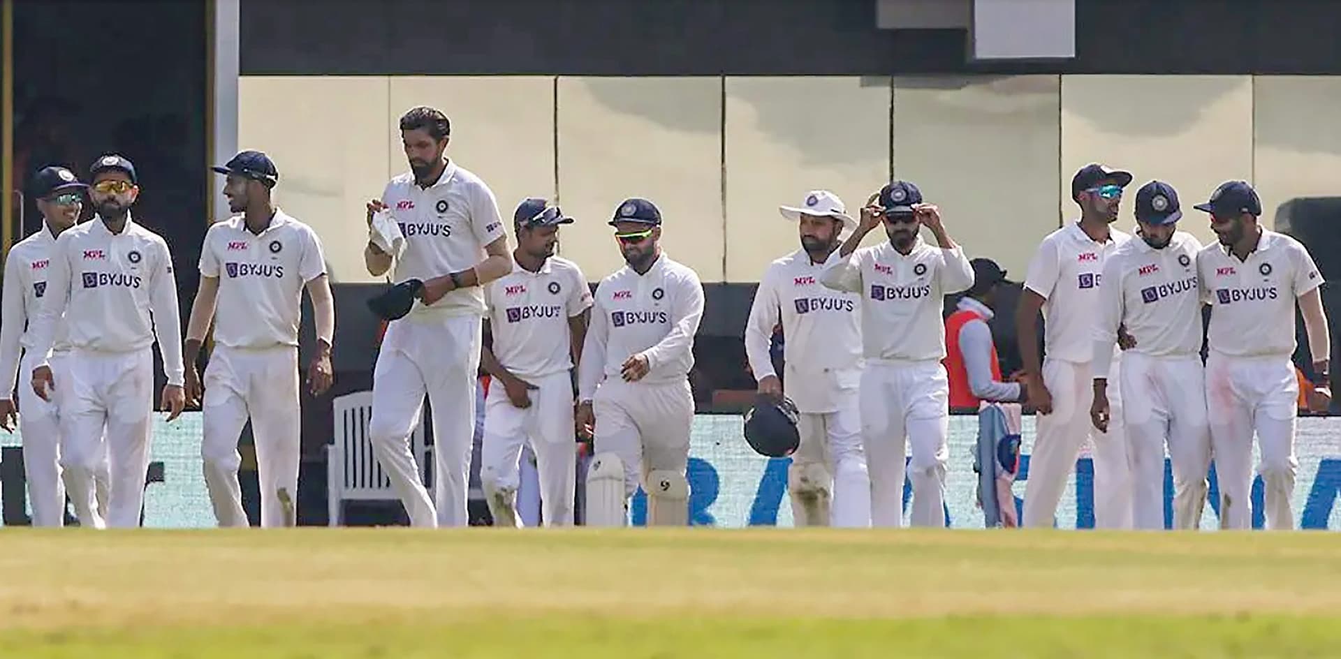 IND vs ENG : दूसरे टेस्ट से नदीम का बाहर होना तय, हार के बाद कोहली ने झारखंड के इस स्पिनर पर दिखाया था गुस्सा IND vs ENG : दूसरे टेस्ट से नदीम का बाहर होना तय, हार के बाद कोहली ने झारखंड के इस स्पिनर पर दिखाया था गुस्सा