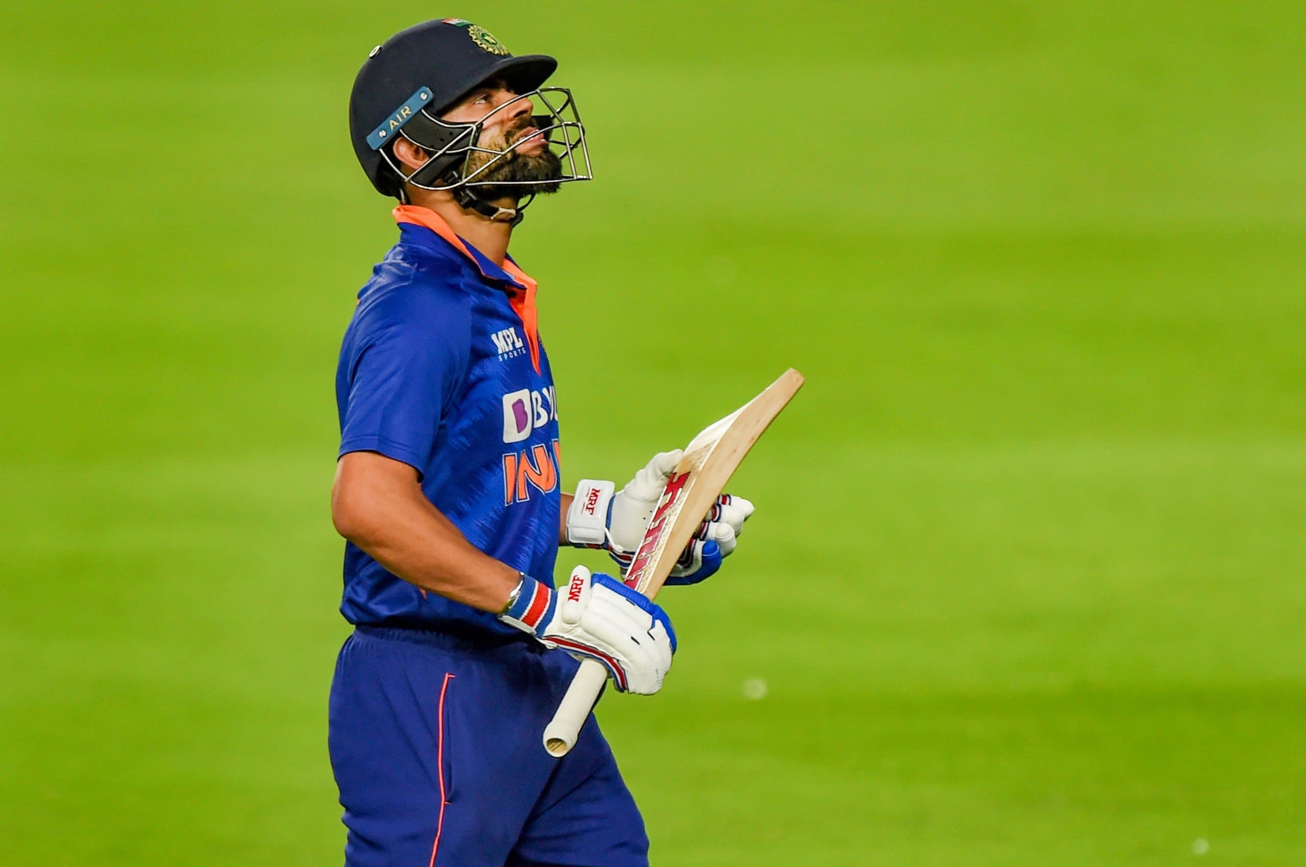 विराट कोहली के आउट होने के तरीके पर भड़के सुनील गावस्कर, कहा- ऐसे गेंद से सावधान रहने की जरूरत