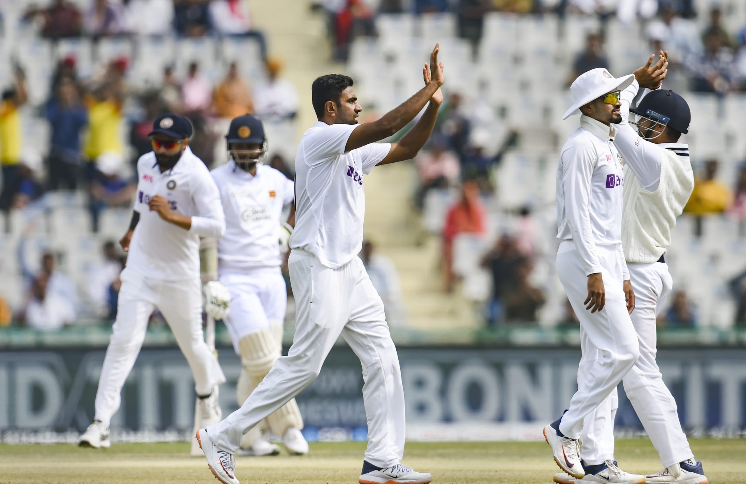 IND vs SL: श्रीलंका के खिलाफ मोहाली टेस्ट में रविचंद्रन अश्विन ने महान क्रिकेटर कपिल देव का तोड़ा रिकॉर्ड