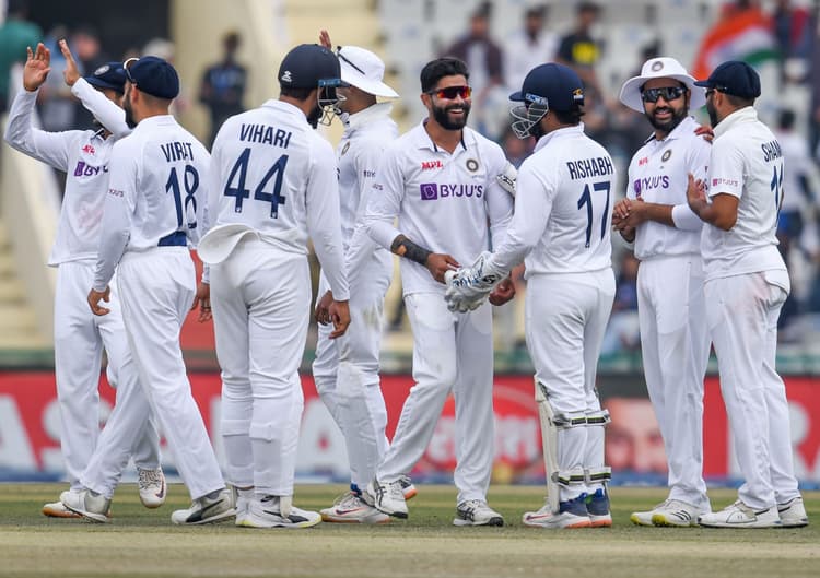 IND vs SL: पहले टेस्ट में भारत ने दर्ज की शानदार जीत, तीसरे दिन श्रीलंका को पारी और 222 रन से हराया