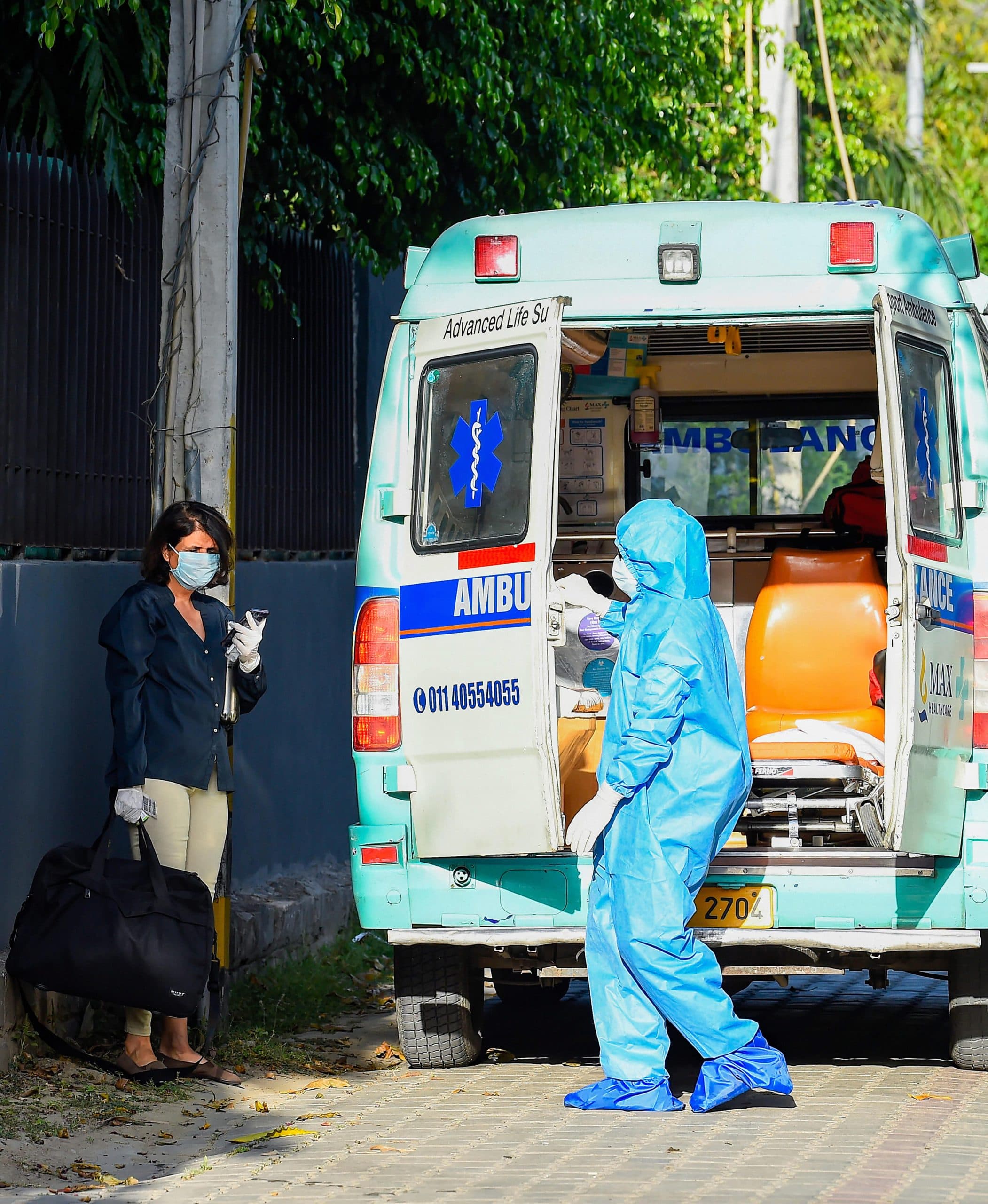 Coronavirus : बंगाल में अबतक तीन ने तोड़ा दम, 61 संक्रमित, बोलीं सीएम ममता- बर्तन बजाकर और पटाखे फोड़कर...