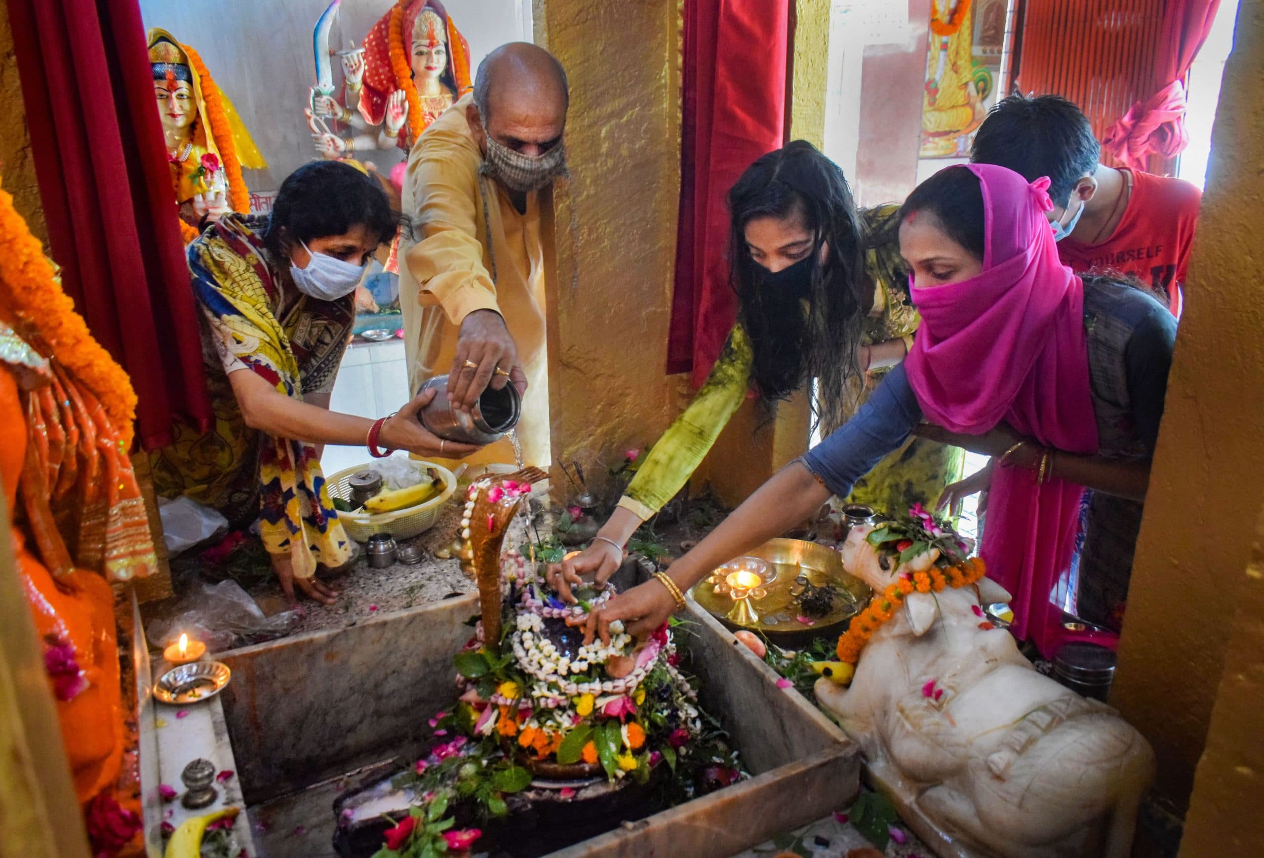 Pradosh Vrat 2020: कल है इस साल का आखिरी रवि प्रदोष व्रत, यहां जानें शुभ मुहूर्त, पूजा विधि और व्रत कथा