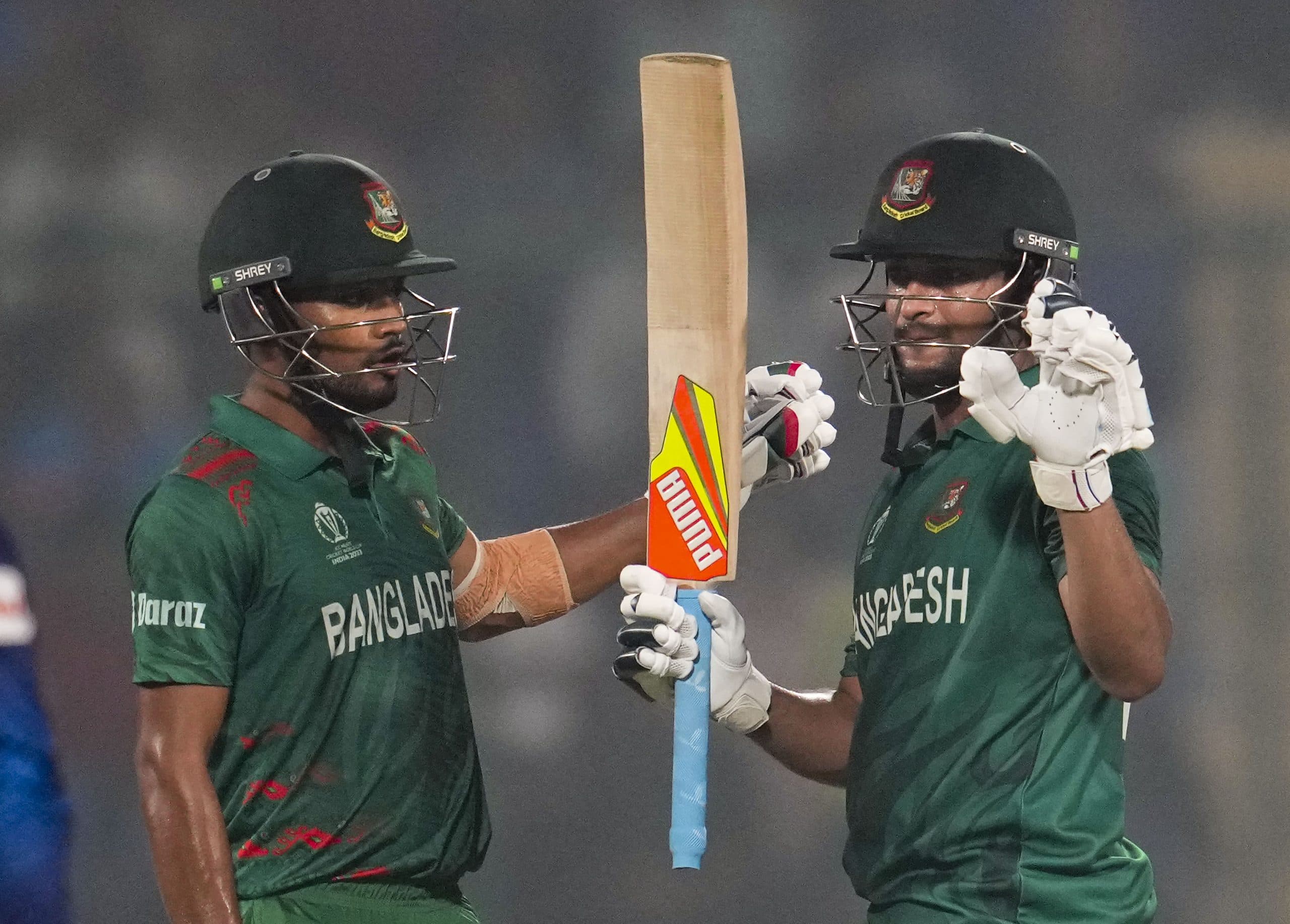 लड़ाई-झगड़े के बीच बांग्लादेश ने दर्ज की 3 विकेट से जीत, श्रीलंका हारकर वर्ल्ड कप से बाहर, देखें PHOTOS