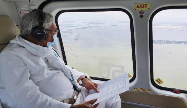 सीएम नीतीश कुमार ने किया बाढ़ग्रस्त इलाके का हवाई सर्वेक्षण, बोले- बाढ़पीड़ितों की तत्काल मदद करें अधिकारी