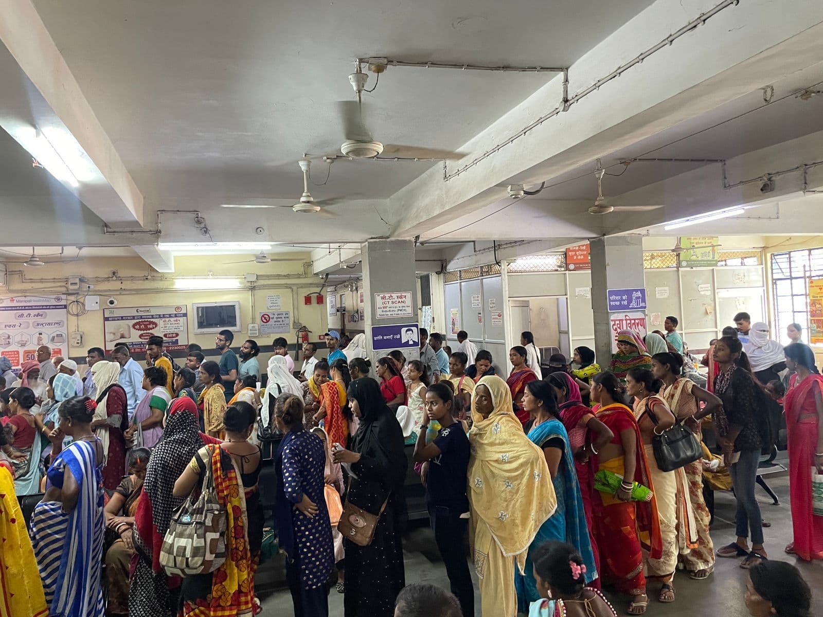 धनबाद : SNMMCH में ओपीडी रजिस्ट्रेशन का लिंक दूसरे दिन भी रहा फेल, लगी कतार